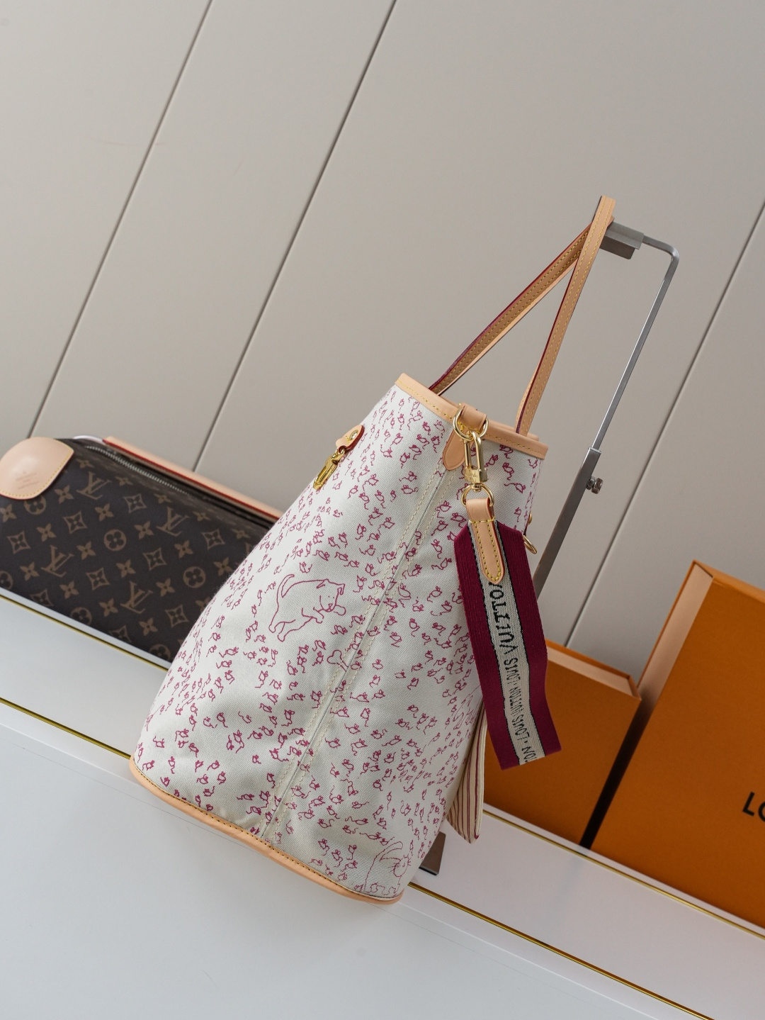 Neverfull Inside Out Tote Bag with Double-Sided White Floral Print - Image 6