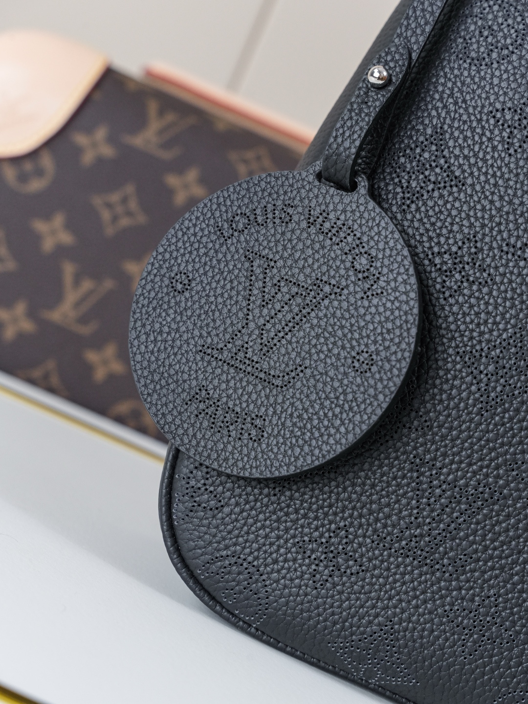 Louis Vuitton All Around Medium Shoulder Bag M14618 - Image 6