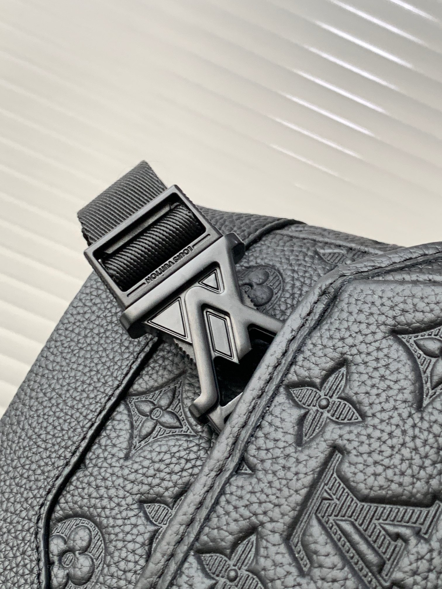 Louis Vuitton Voyager Messenger Bag M25121 in Monogram Shadow Leather - Image 6