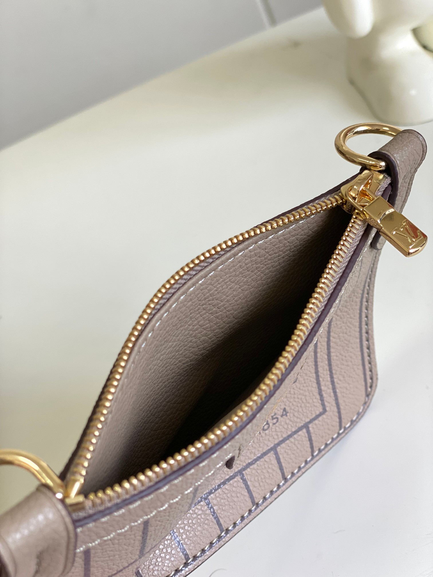 Neverfull BB Handbag M12099 in Gray - Image 6