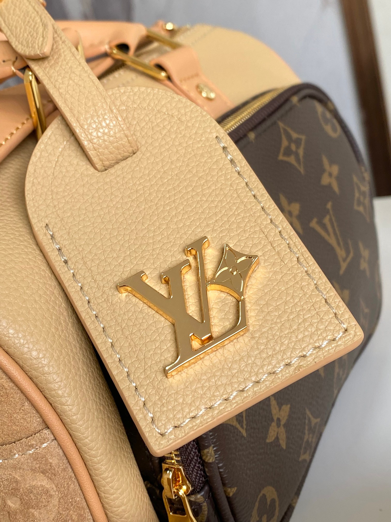 Louis Vuitton Keepall Bandoulière 25 Crossbody Bag - Image 6