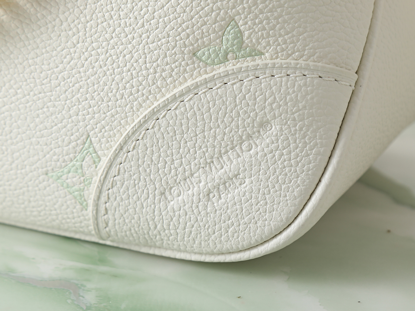 Louis Vuitton Boulogne PM Leather Crossbody Bag in Green and Cream - Image 6