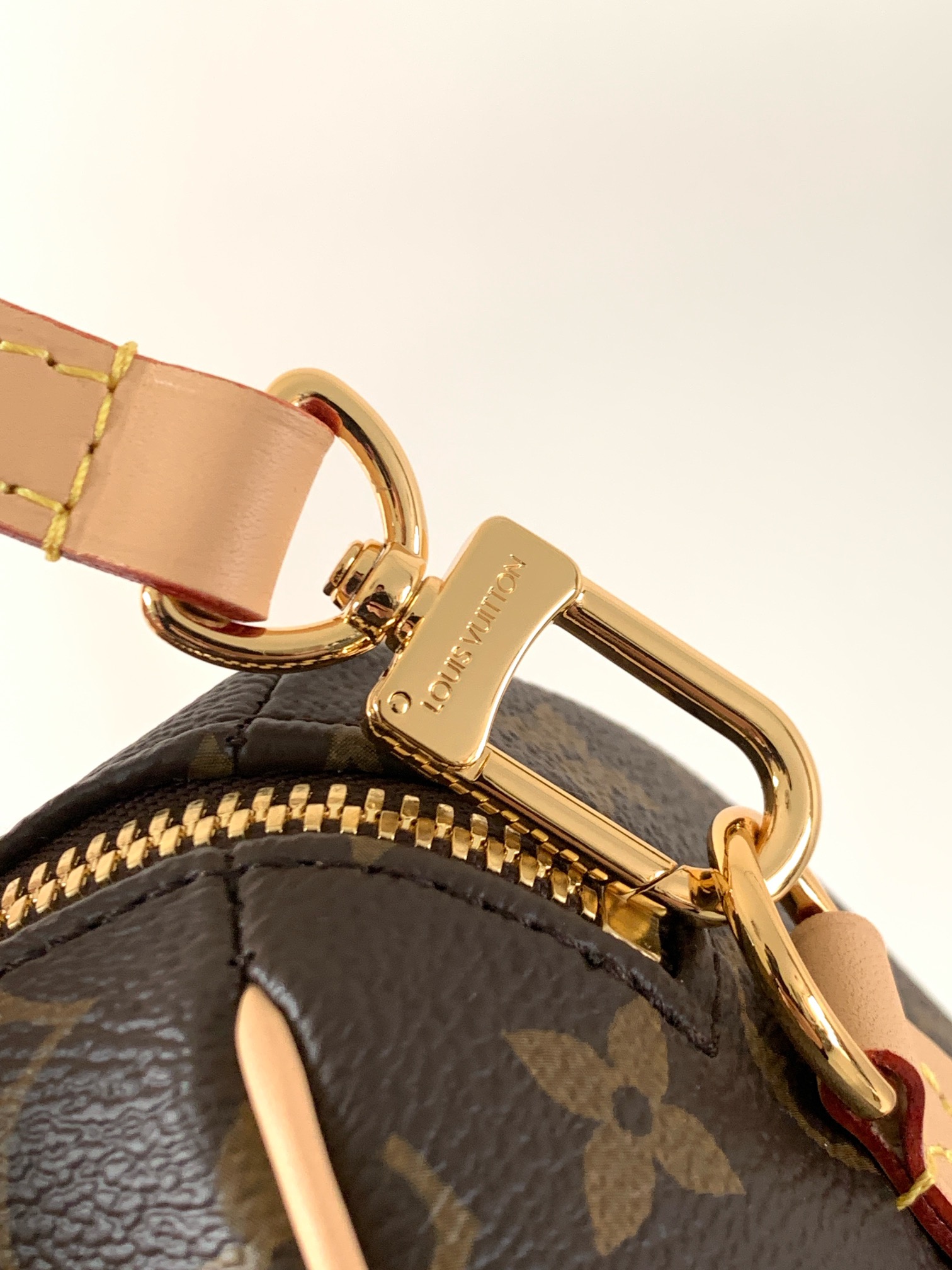 Louis Vuitton Speedy Bandoulière 20 Monogram Crossbody Bag - Image 6