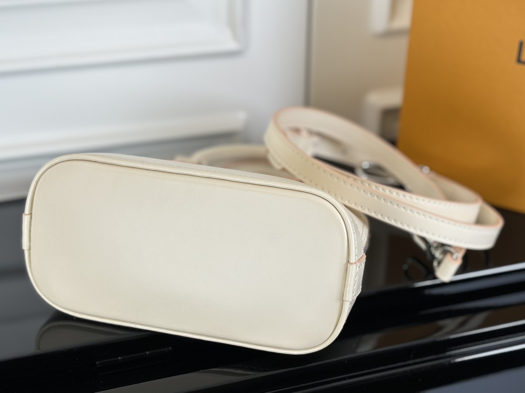 Louis Vuitton Nano Alma Handbag in White Epi Leather - Image 6