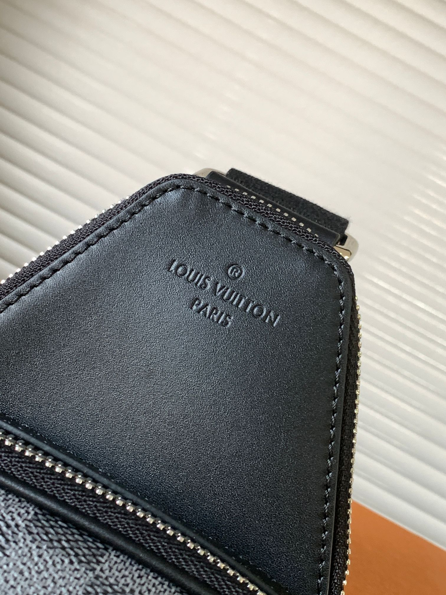 Louis Vuitton Avenue Shoulder Bag in Damier Graphite Canvas - Image 6
