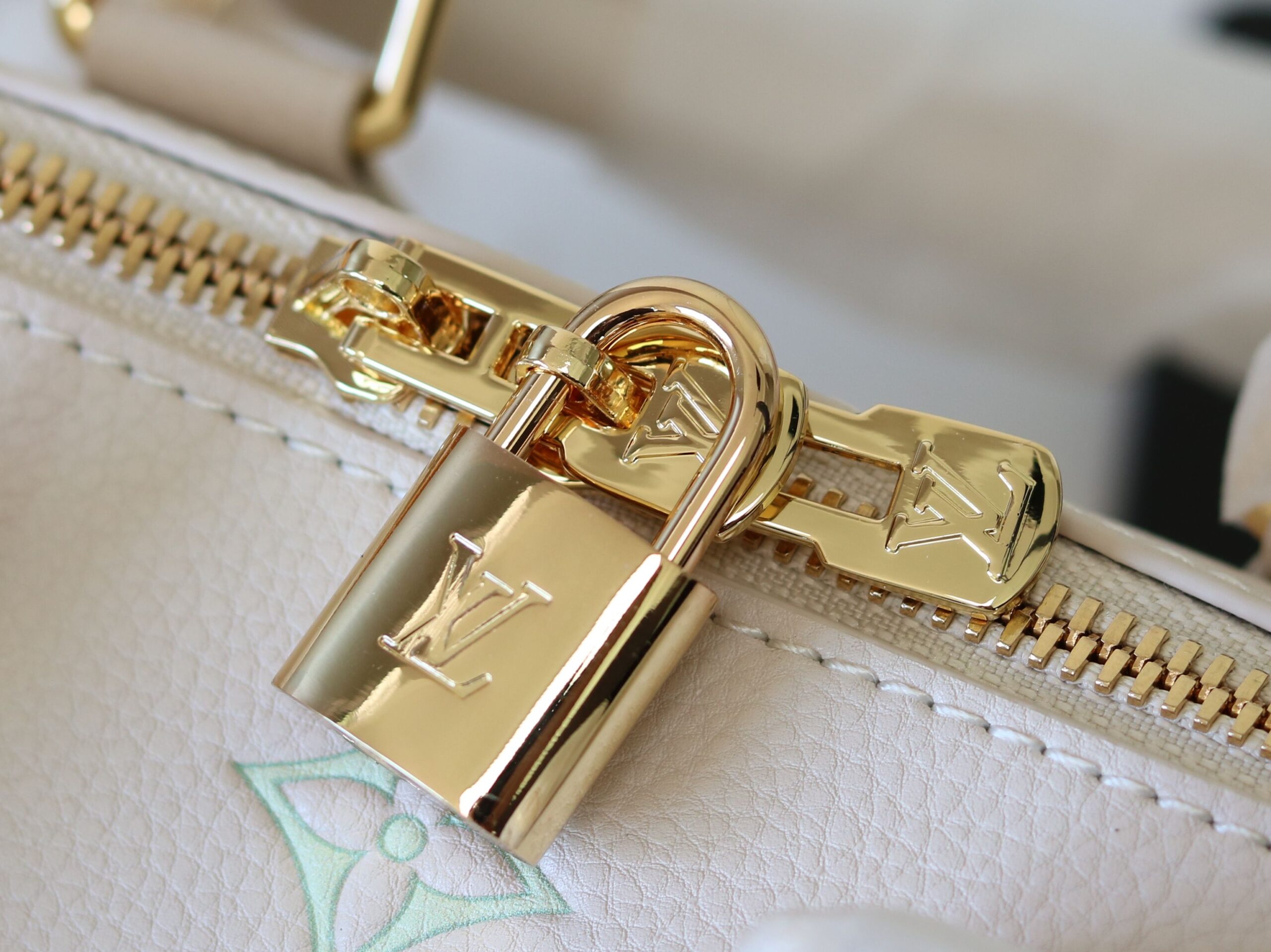 Louis Vuitton Speedy Bandoulière 20 Crossbody Bag - Image 6