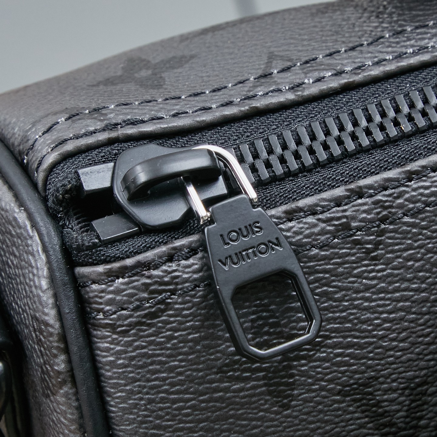 Louis Vuitton Keepall Bandoulière 25 Bag in Monogram Midnight - Image 6
