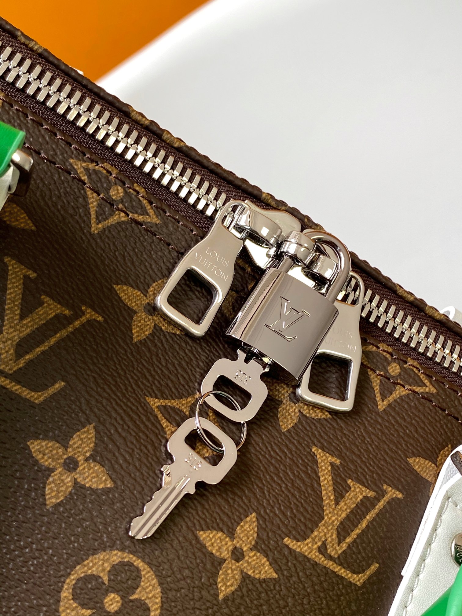 Louis Vuitton Keepall Bandoulière 50 Travel Bag - Image 6