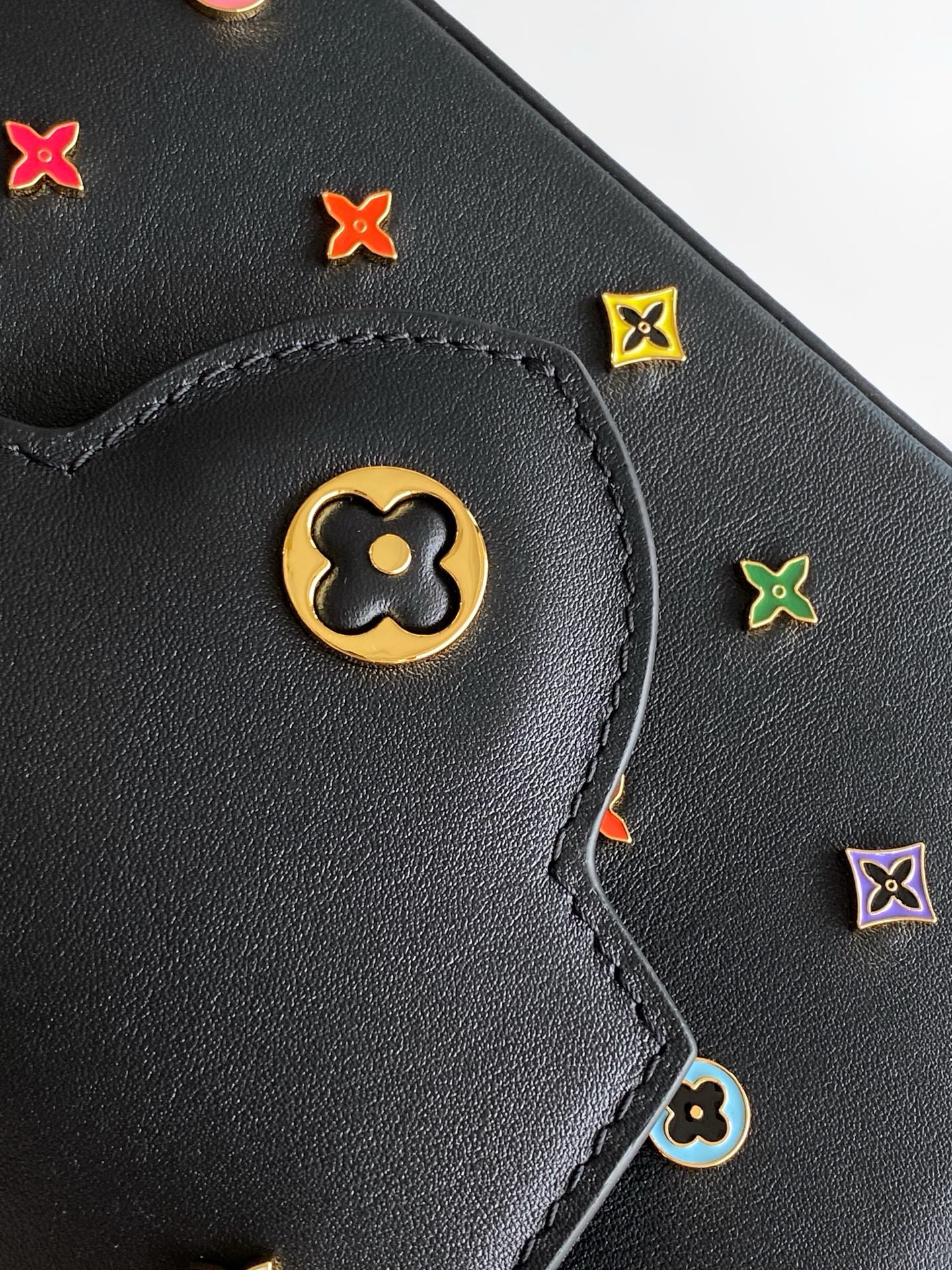 Louis Vuitton Capucines Taurillon Leather Handbag - Image 6