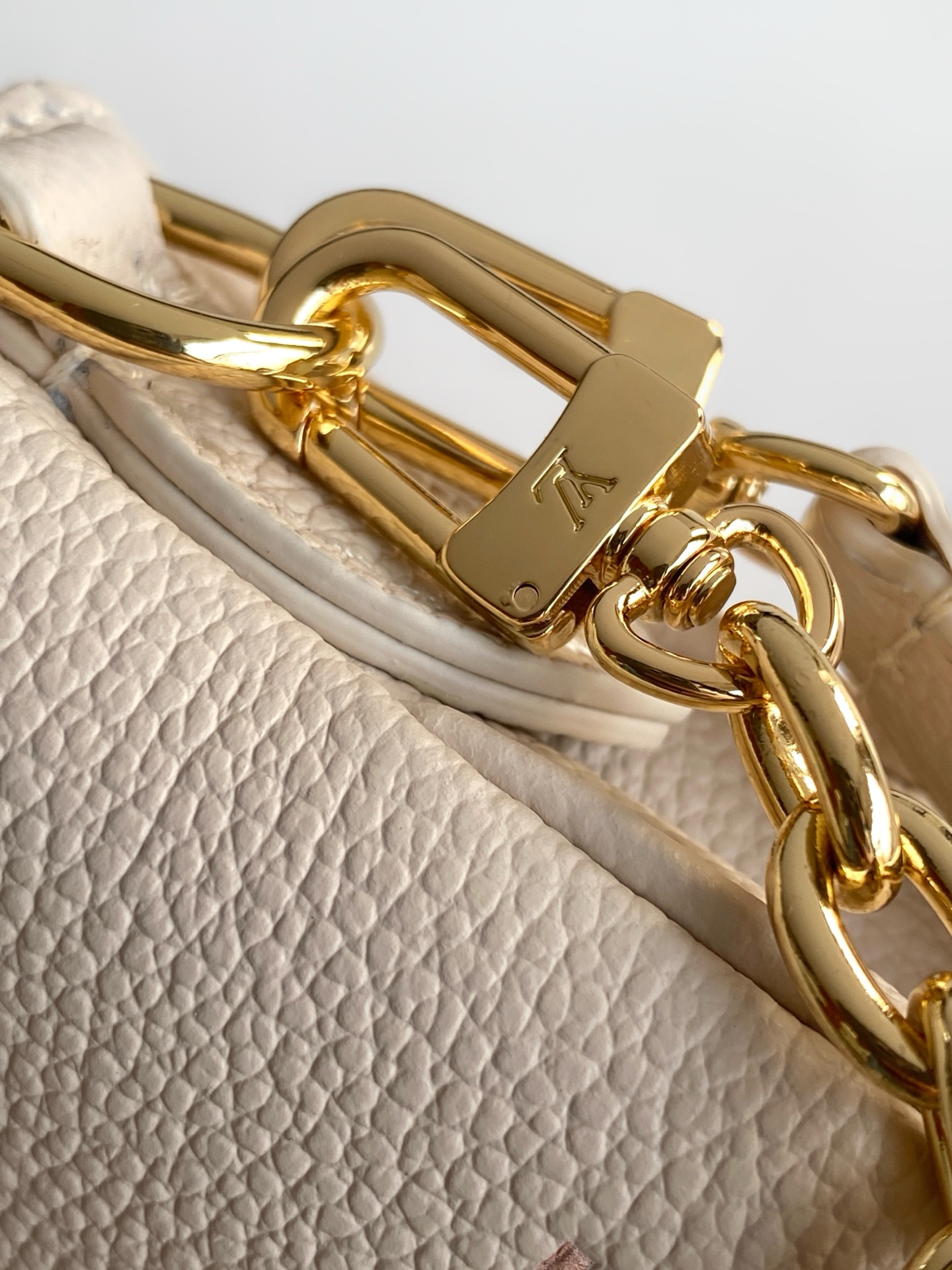 Louis Vuitton Liv Pochette in Monogram Empreinte Leather - Image 6