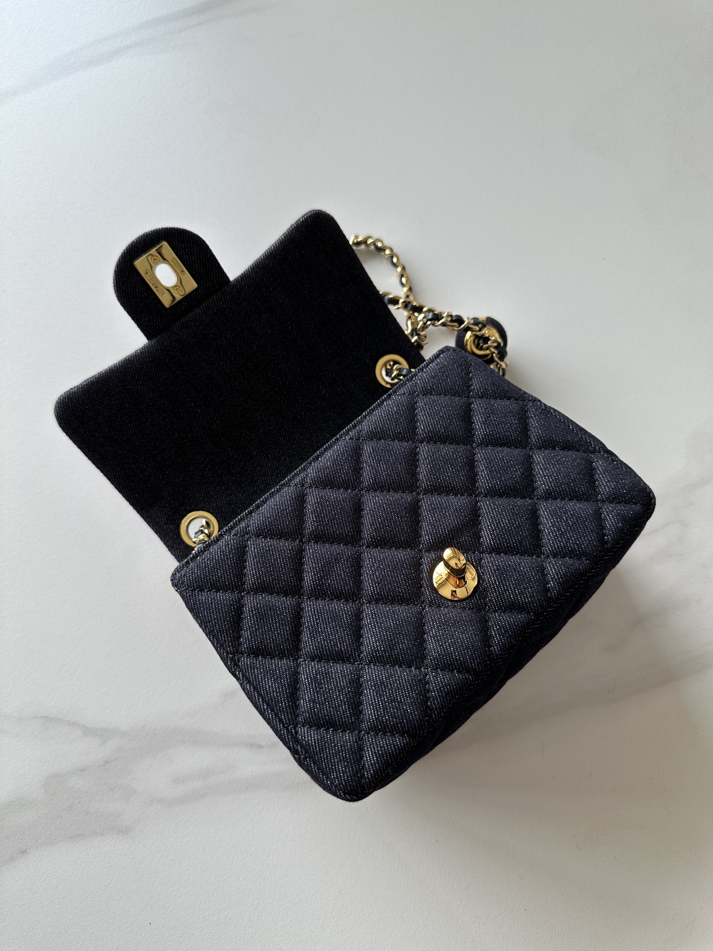Chanel AS1786 Denim Shoulder Bag - Image 6