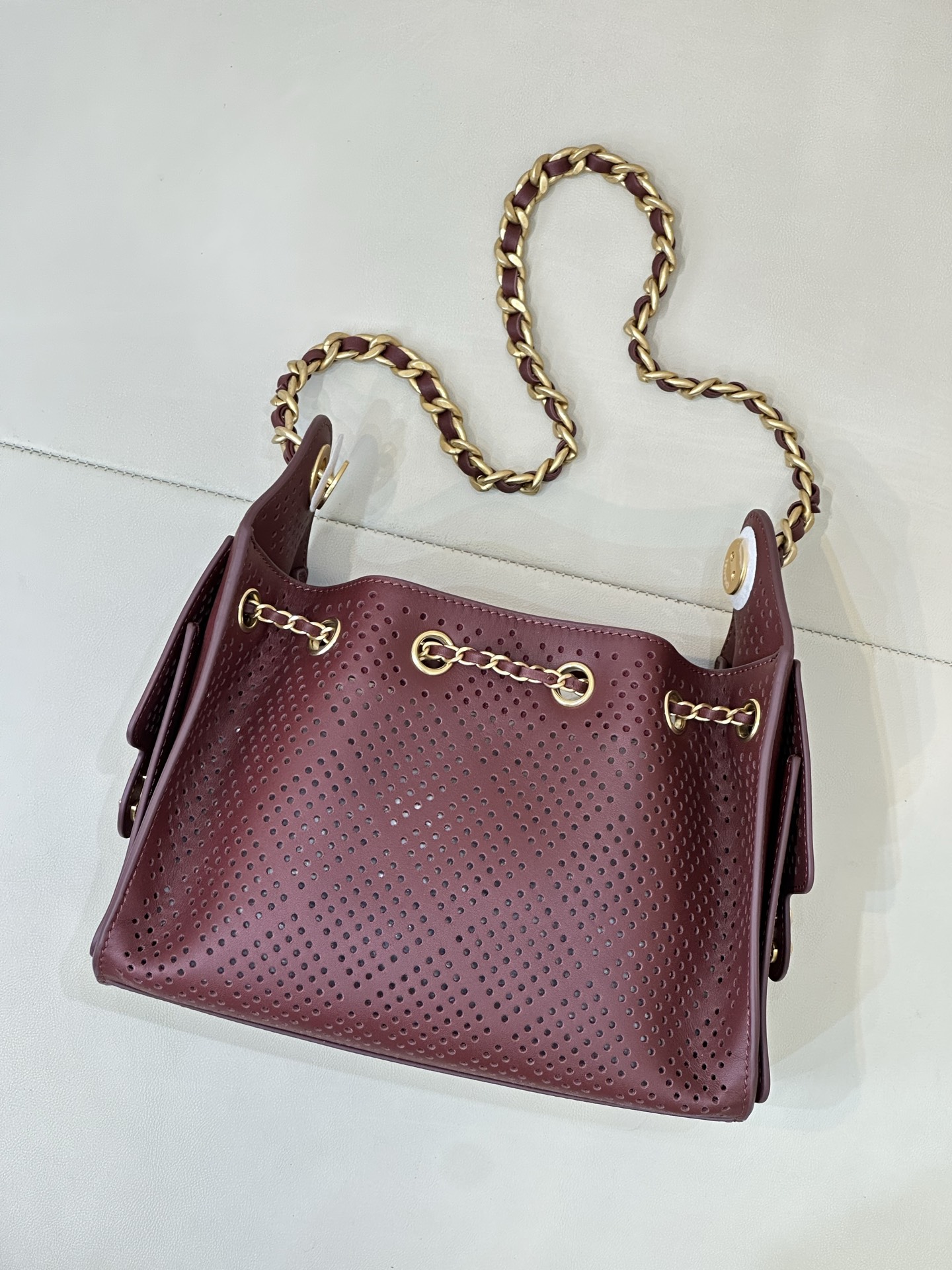 Chanel 25 Leather Drawstring Bucket Handbag - Image 6