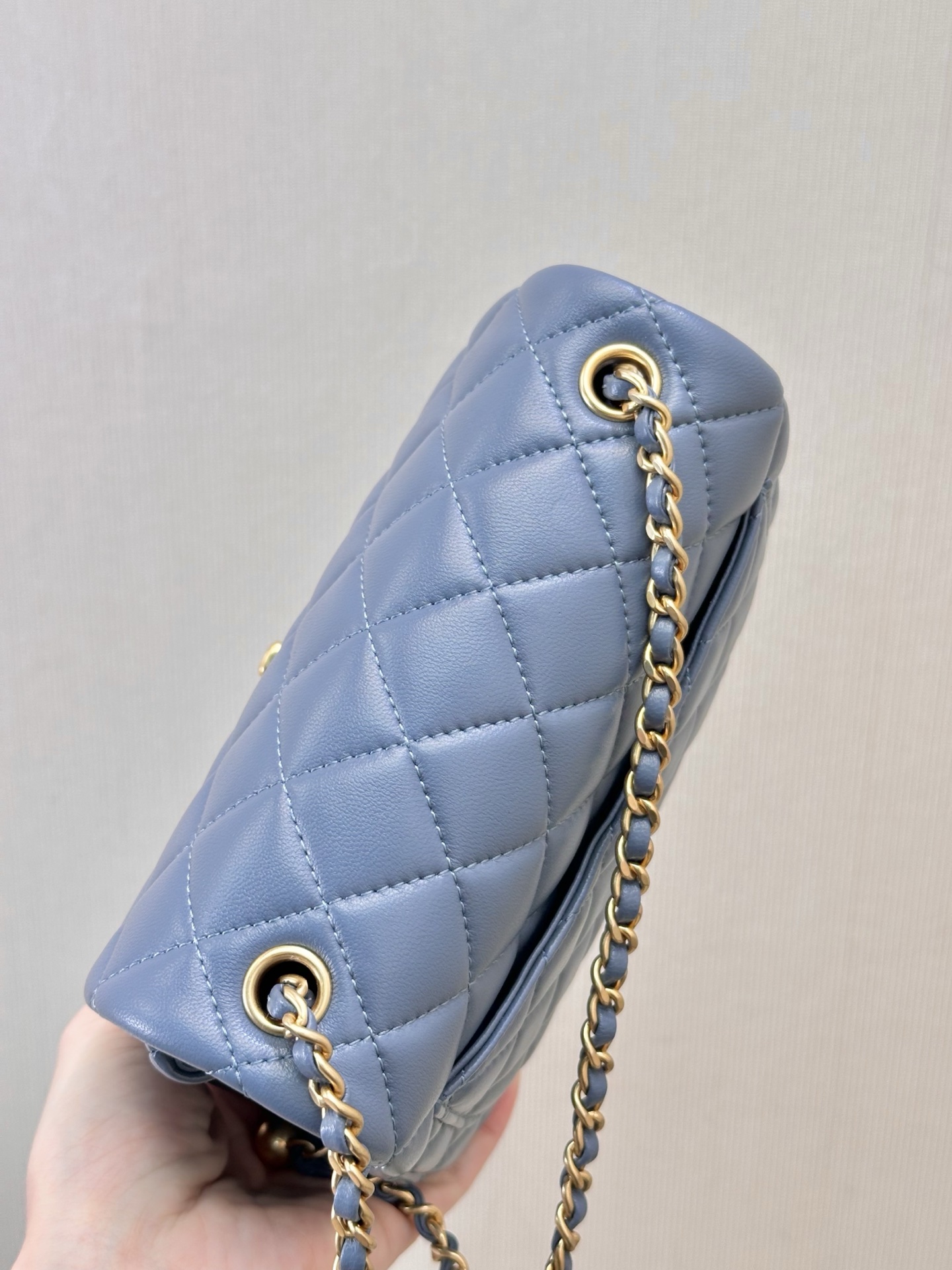 Chanel Small Ball-Detail Leather Crossbody Bag - Image 6