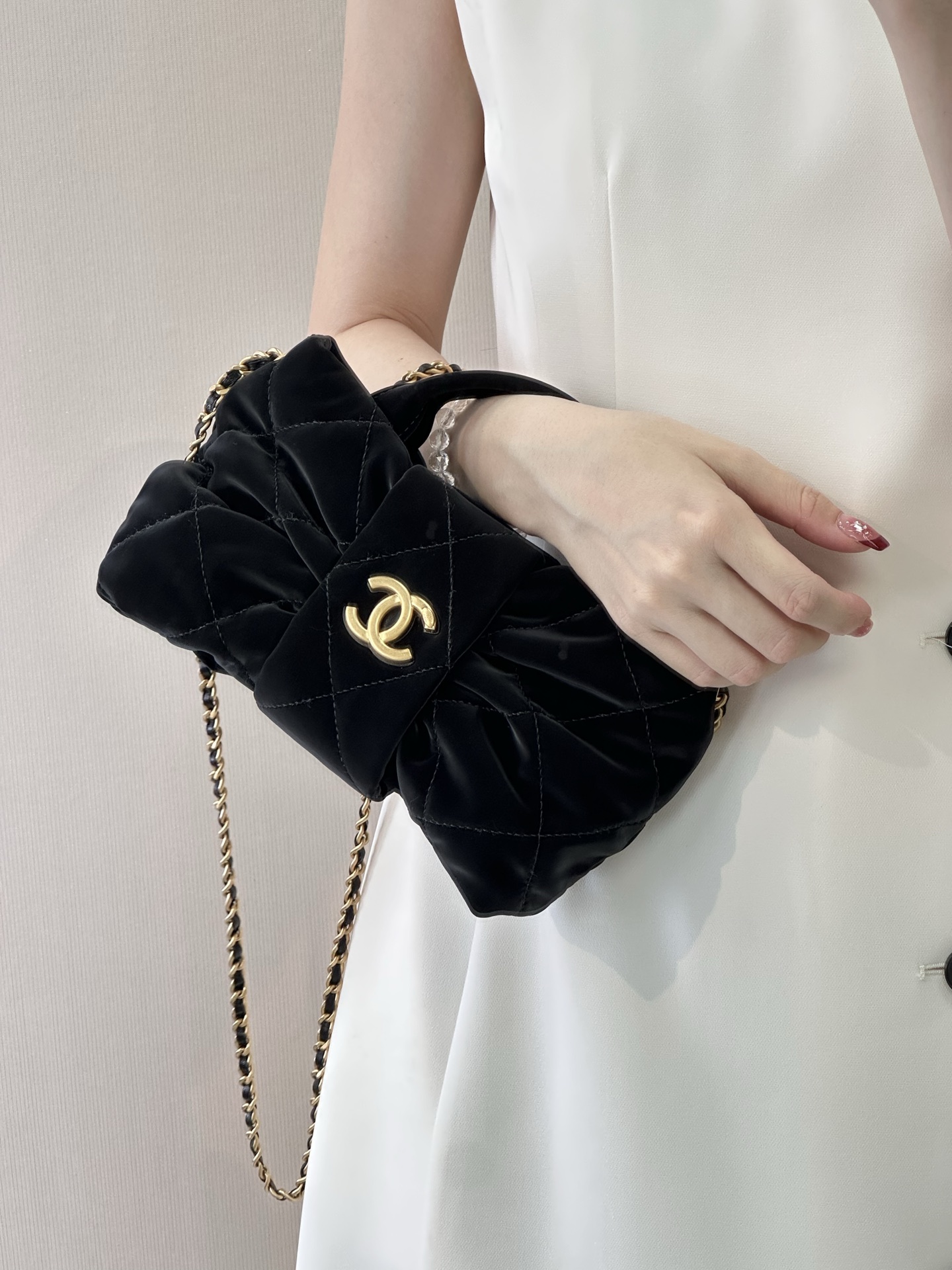 Chanel Butterfly Bow Crossbody Bag - Image 6