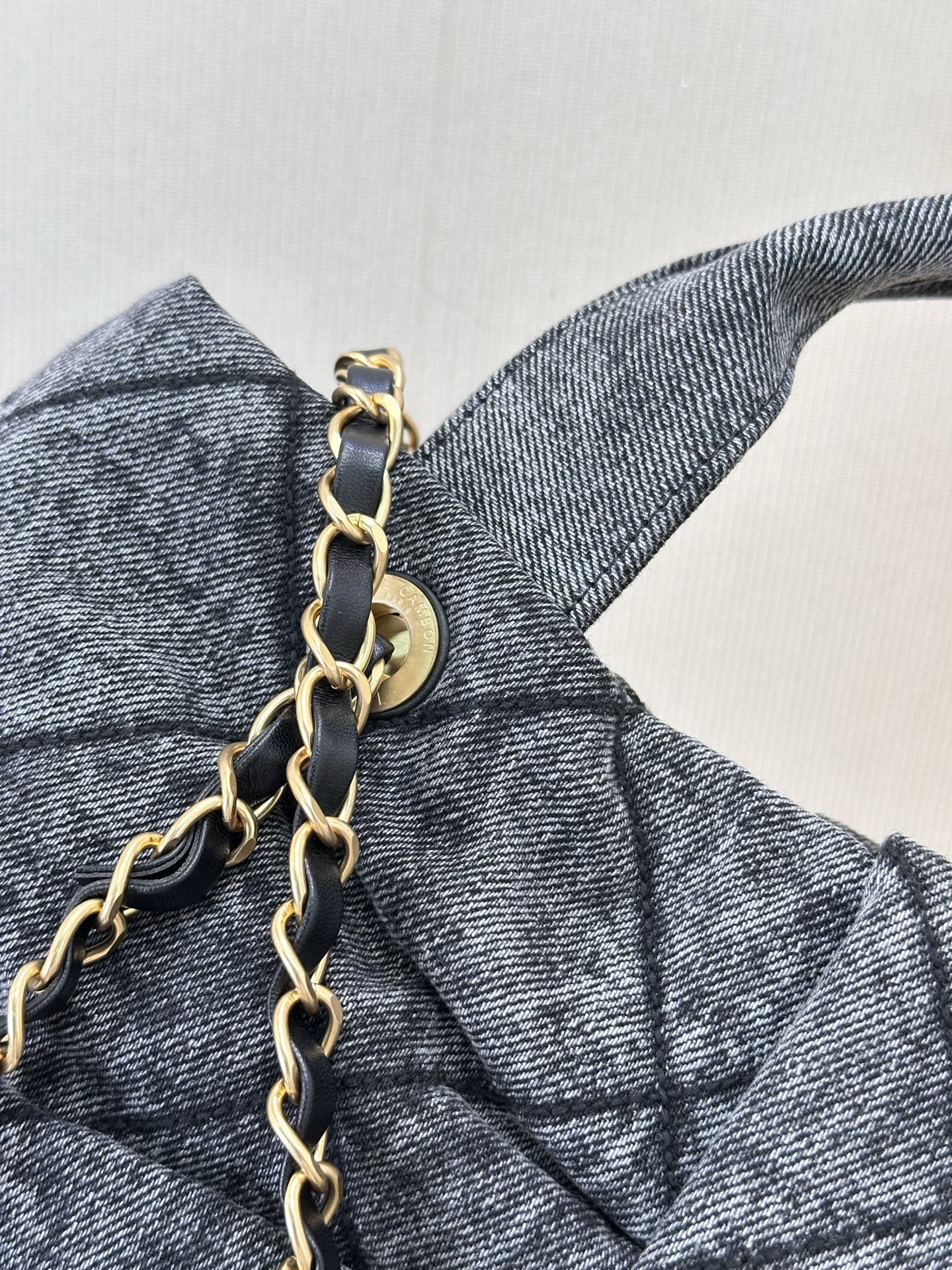 Chanel Medium Bow Handbag in Washed Denim Canvas - Image 6
