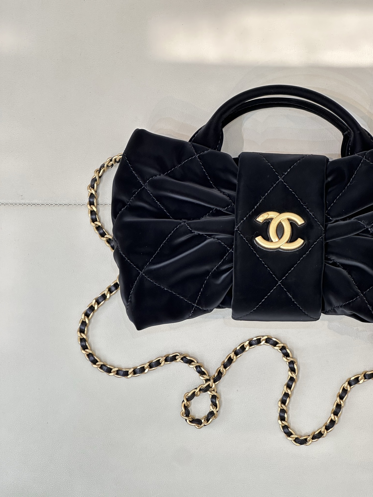 Chanel Butterfly Bow Lambskin Handbag - Image 6