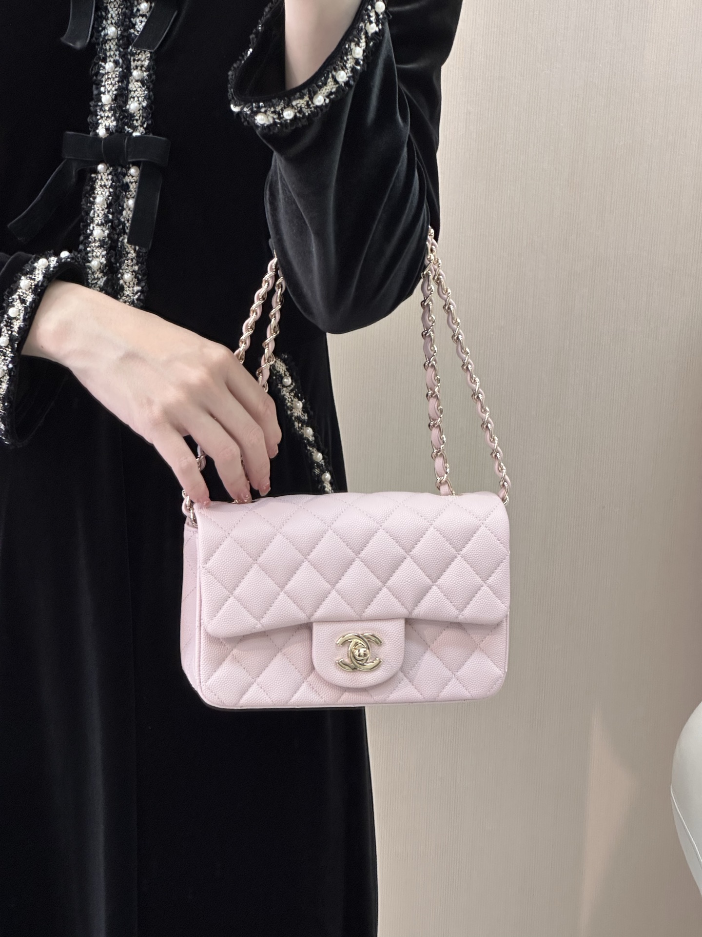 Chanel Classic Flap Mini Shoulder Bag in Pink Lambskin - Image 6