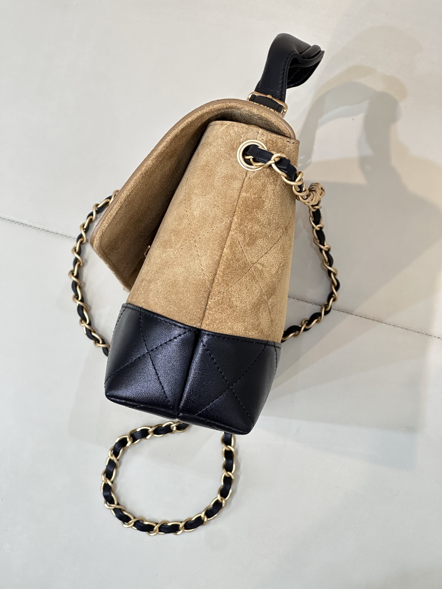 Chanel Deer Leather Messenger Bag - Image 6