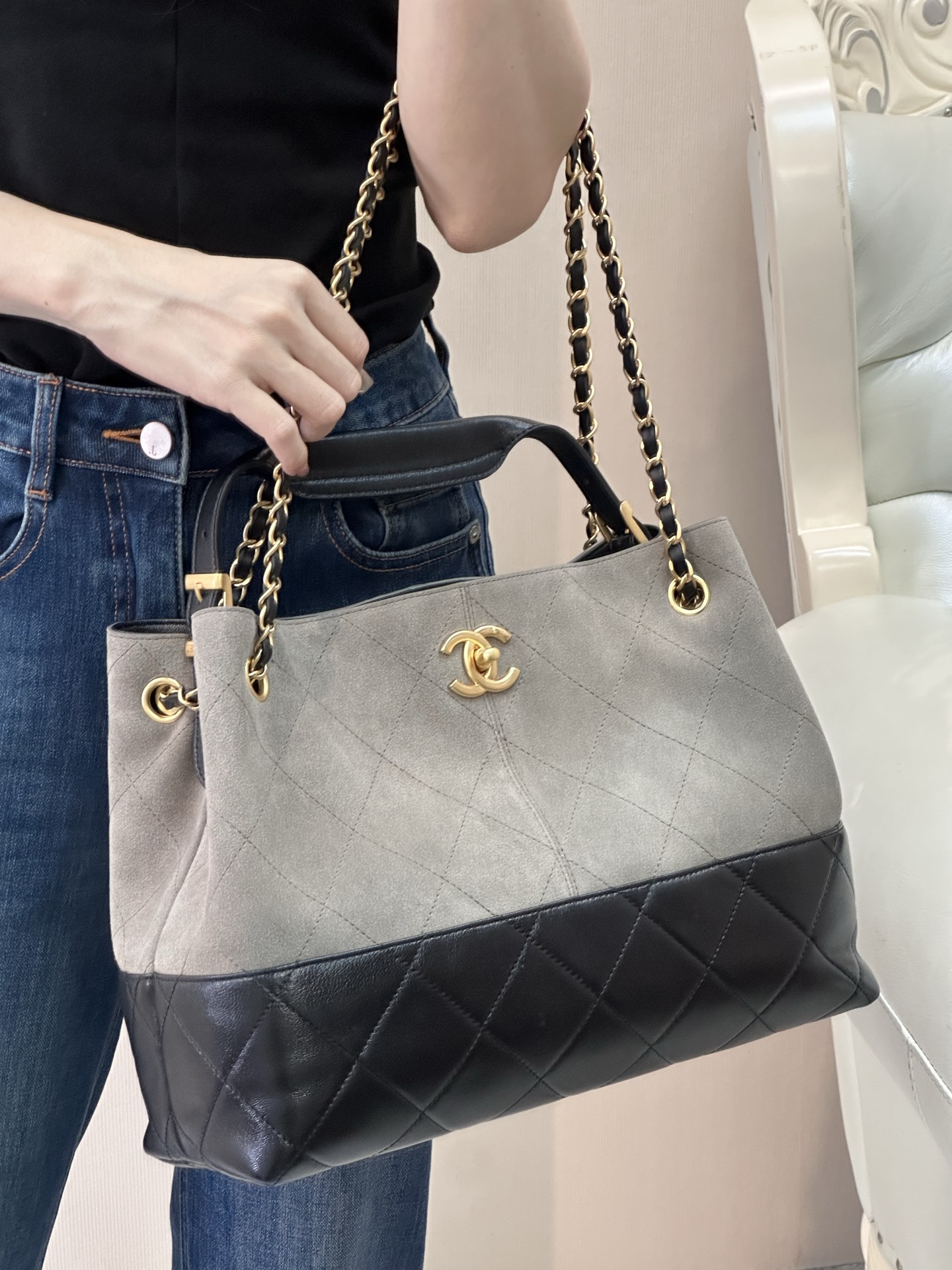 Leather Box Handbag with Geometric Pattern - Image 6