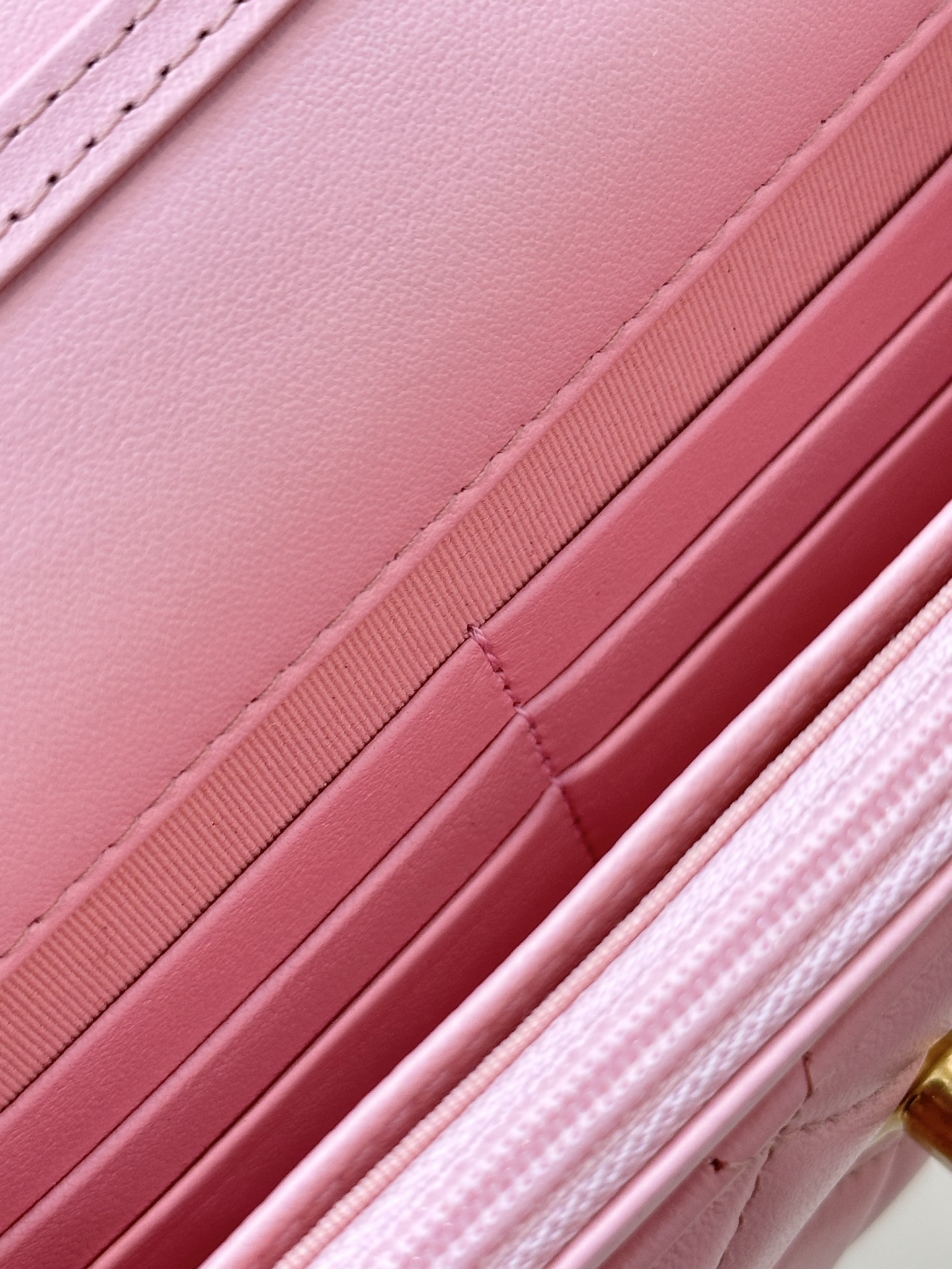 Lambskin Wallet on Chain - Image 6