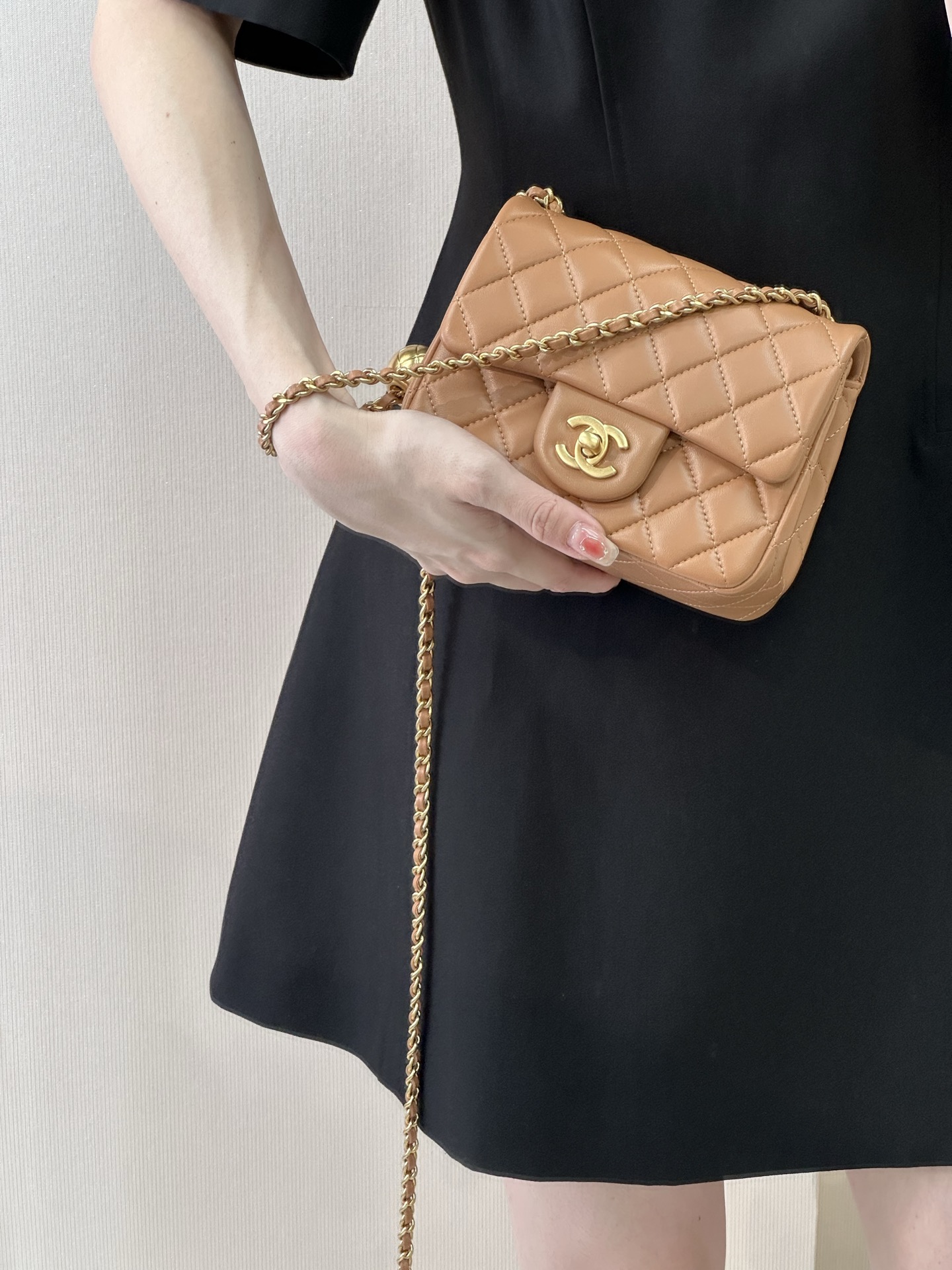 Quilted Lambskin Crossbody Bag with Gold Ball Chain Detail - Image 6