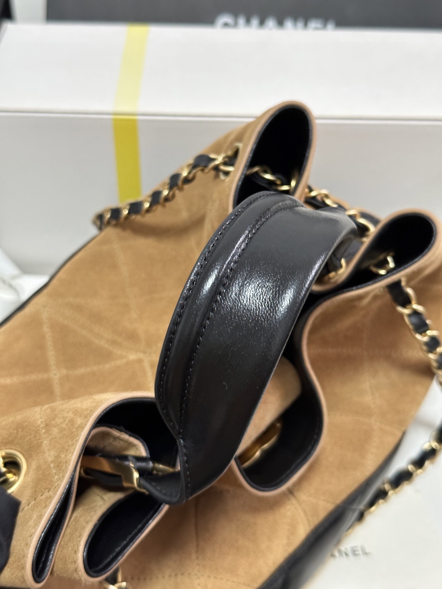 Chanel 25A AS5657 Small Shopping Tote - Image 6
