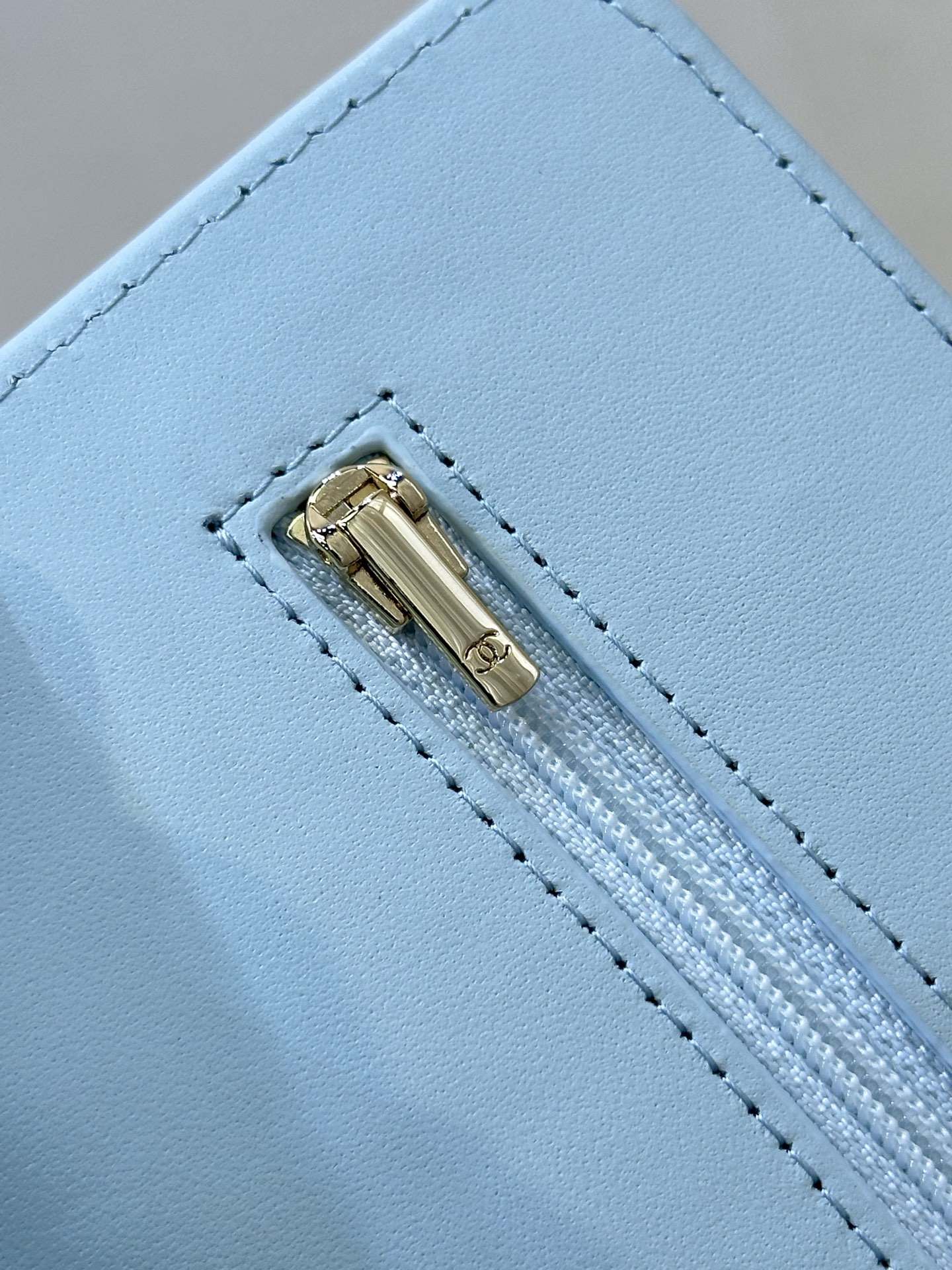 Quilted Metal Handle WOC Crossbody Bag - Image 6
