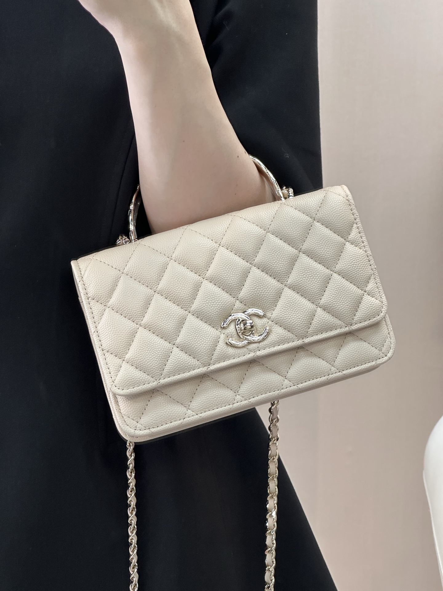 Fish Scale Leather WOC Crossbody Bag with Metal Handle - Image 6