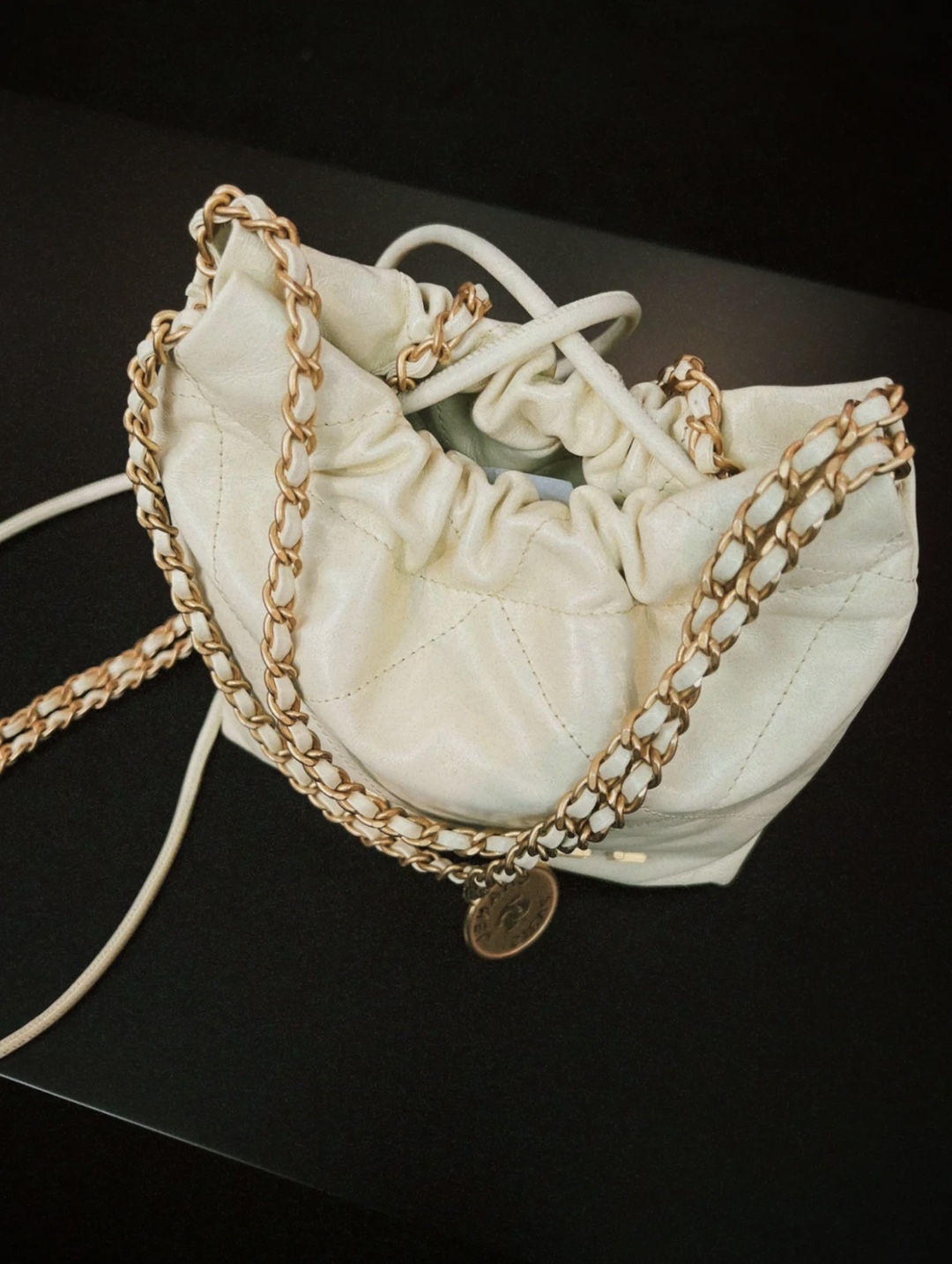 Chanel Mini 22 Leather Shoulder Bag - Image 6