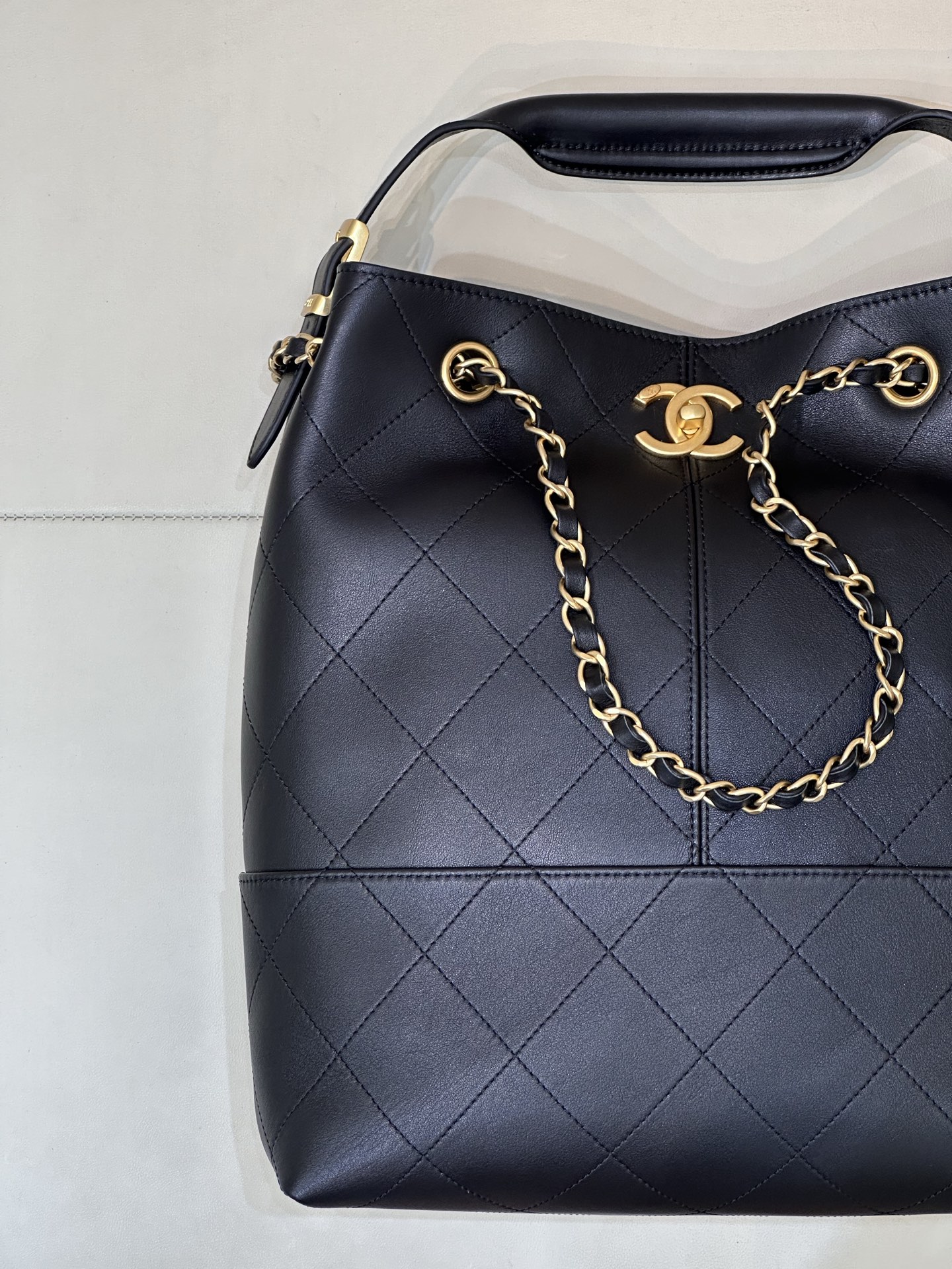 Chanel 25A Leather Handbag 5636 - Image 6