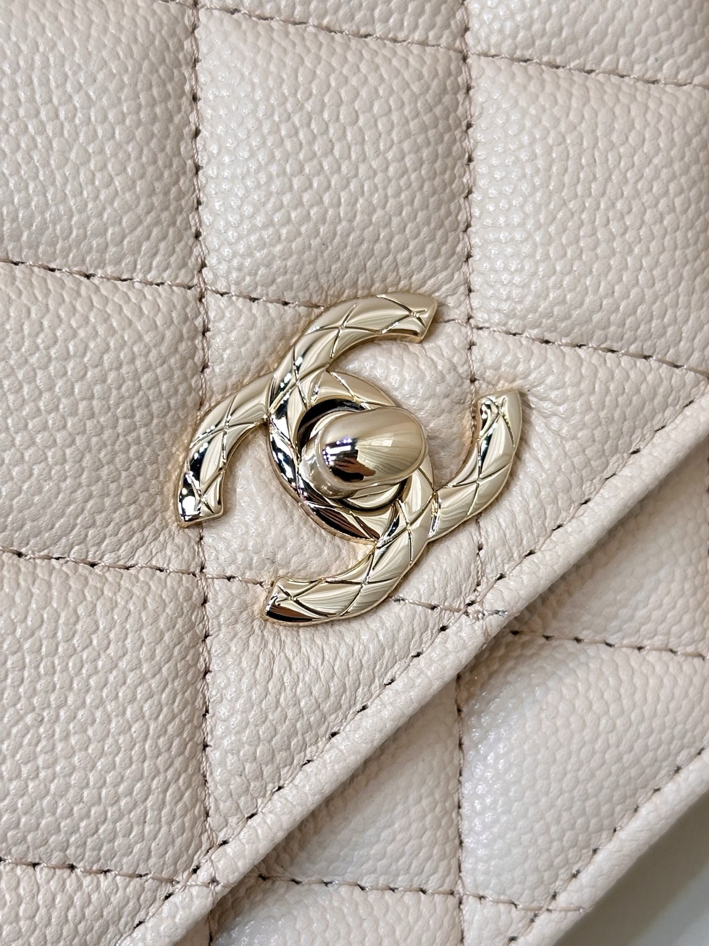 Quilted Leather WOC Crossbody Bag with Metal Handle - Image 6