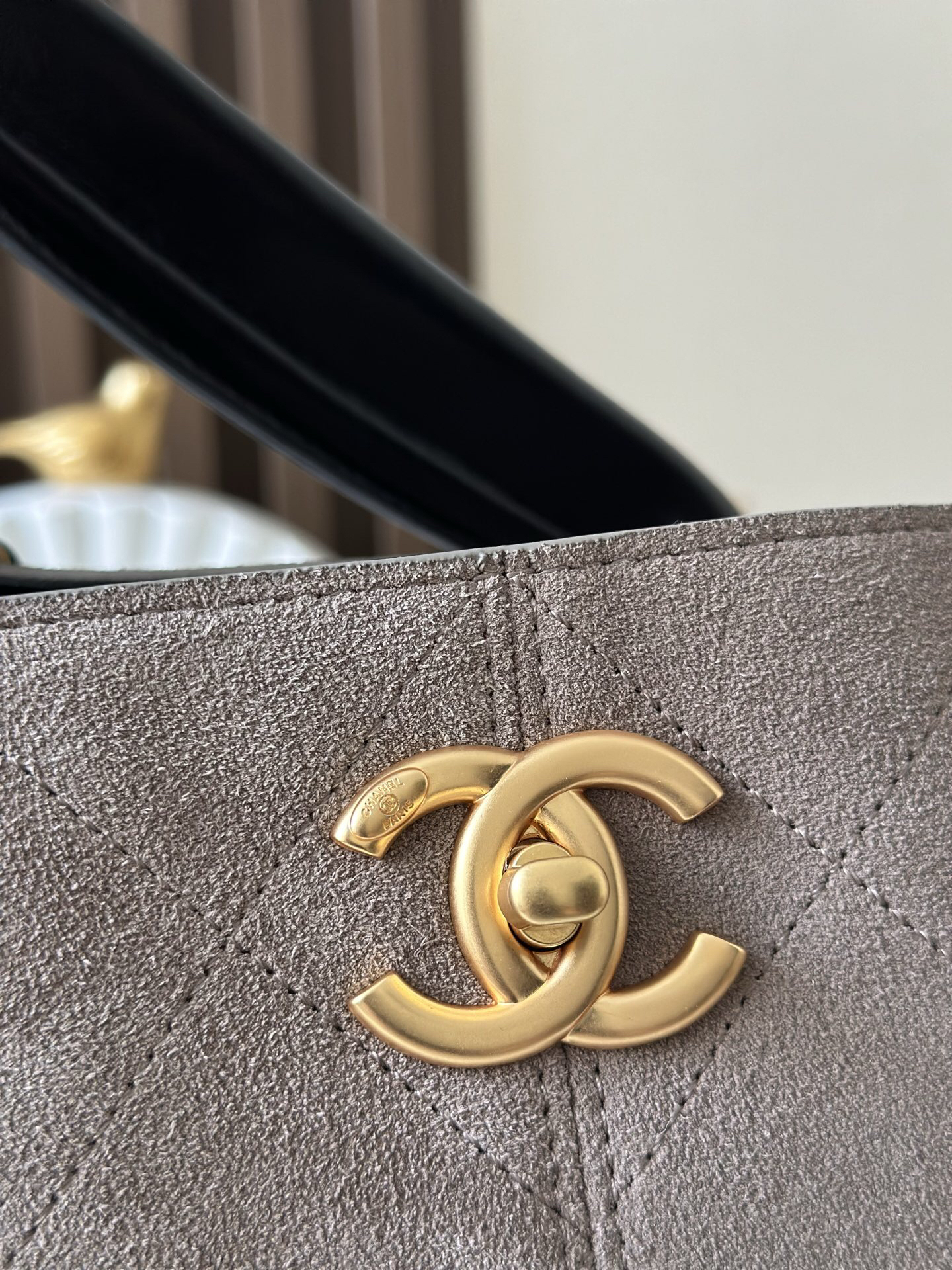 Chanel 25A Handmade Lambskin Bag - Image 6