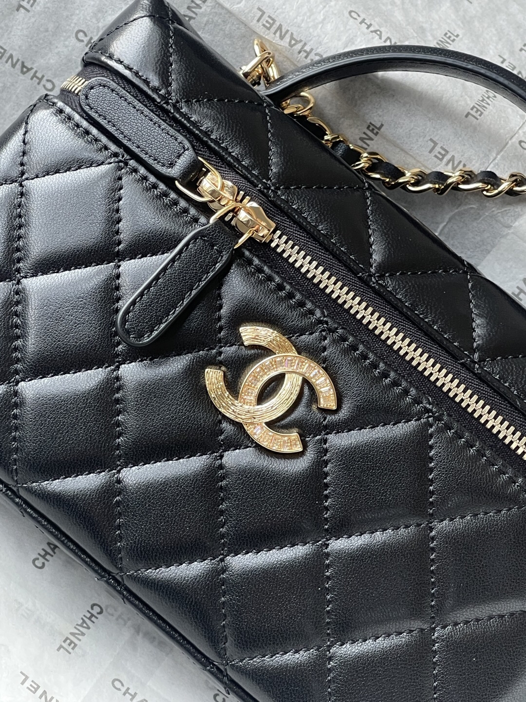 Chanel 25C Lambskin Box Handbag A4804 - Image 6