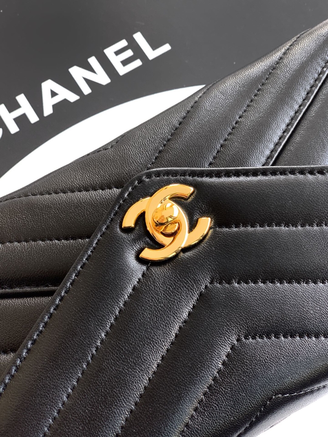 Chanel 26X AS6044 Black Lambskin Clutch Bag - Image 6