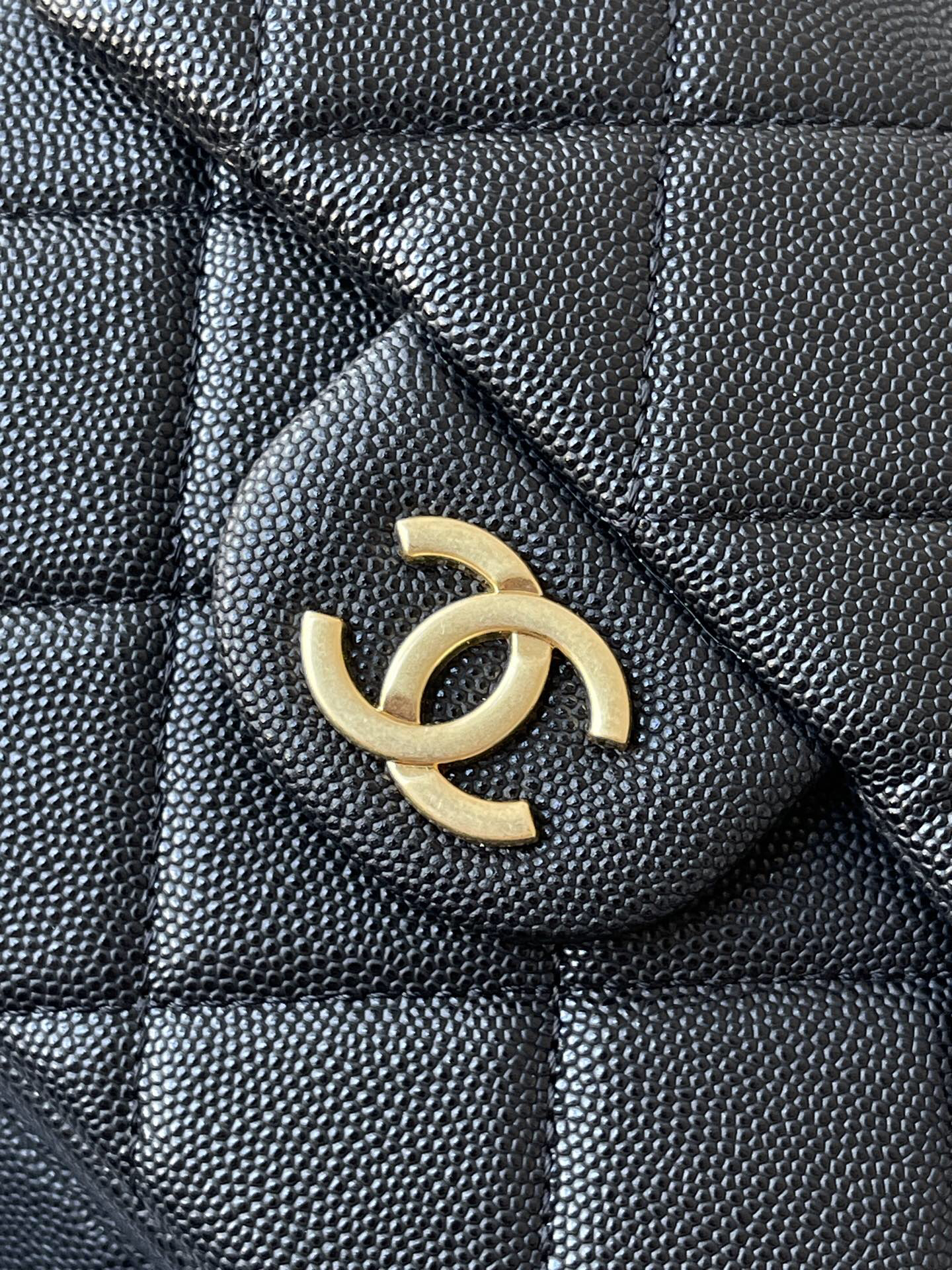 Chanel AS5793 Cowhide Shoulder Bag - Image 6