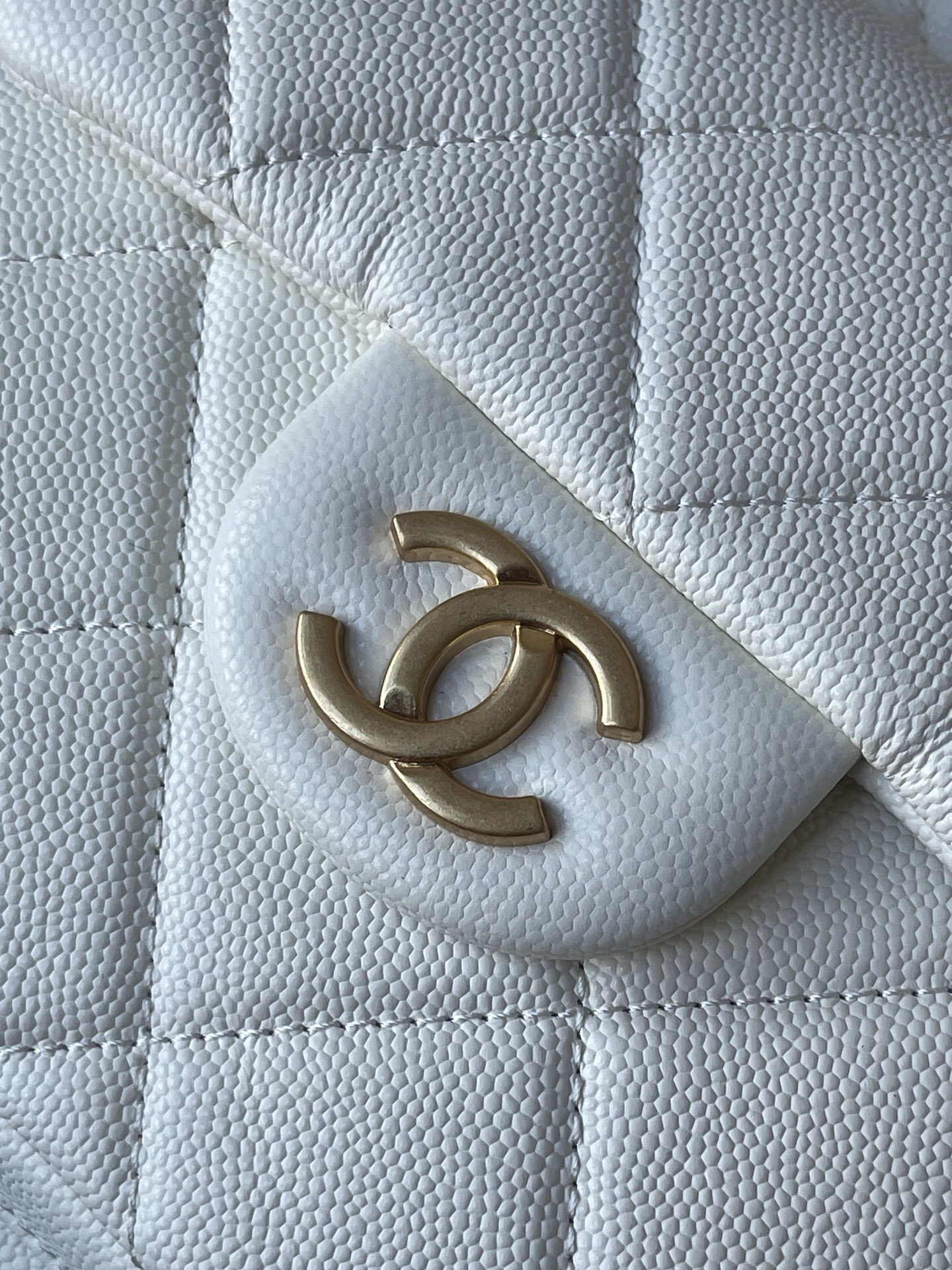 Chanel AS5793 Small Leather Shoulder Bag - Image 6