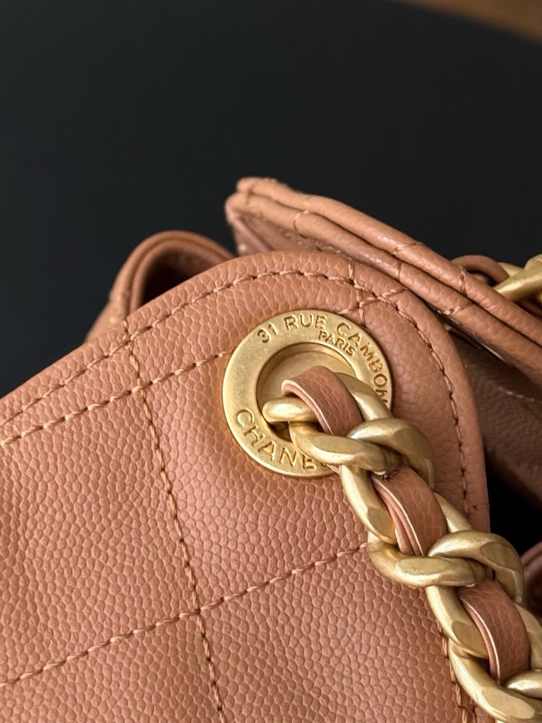 Chanel 25 Hobo Shoulder Bag in Textured Leather - Image 6