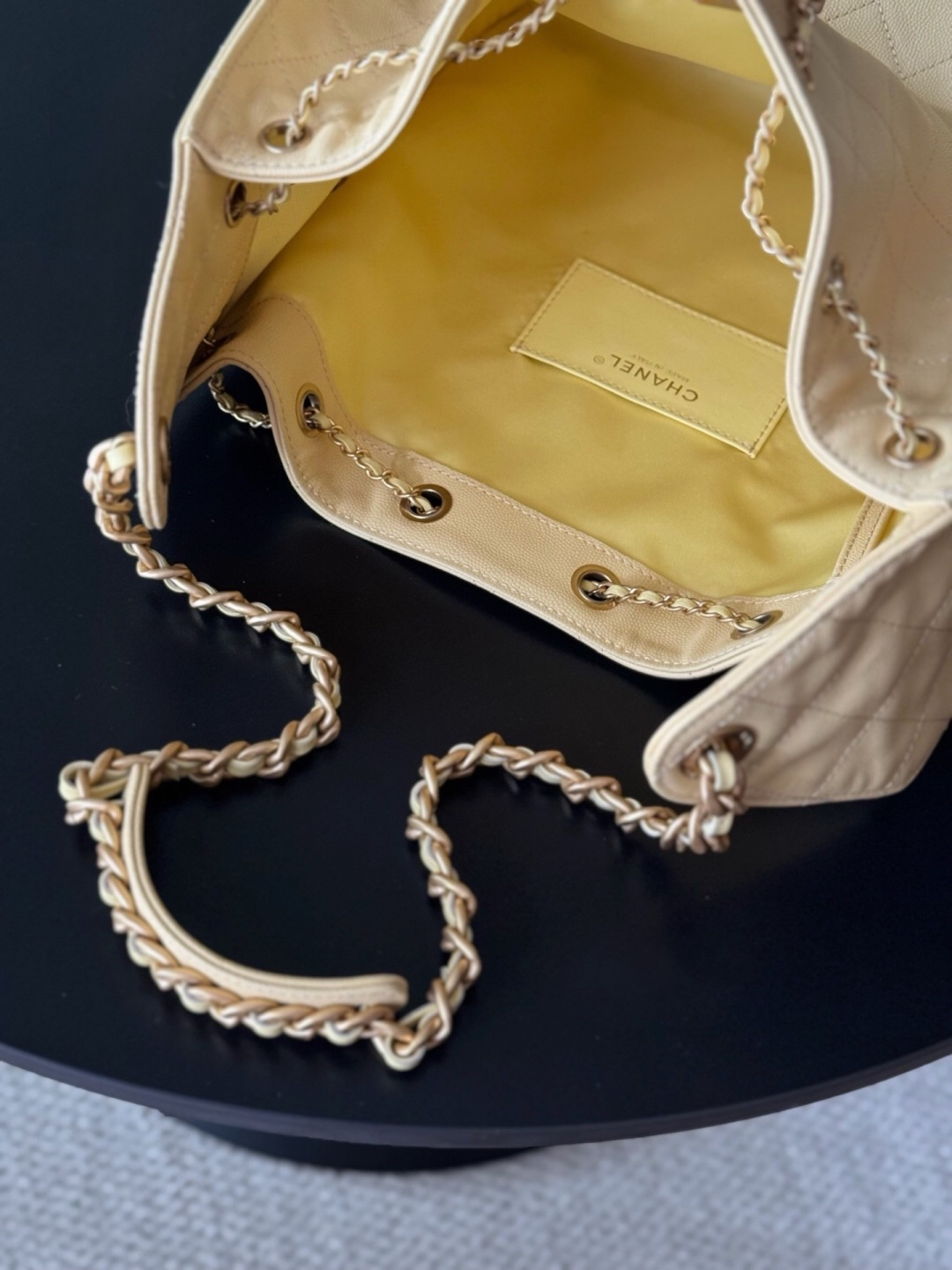 Chanel 25C Quilted Leather Hobo Shoulder Bag - Image 6
