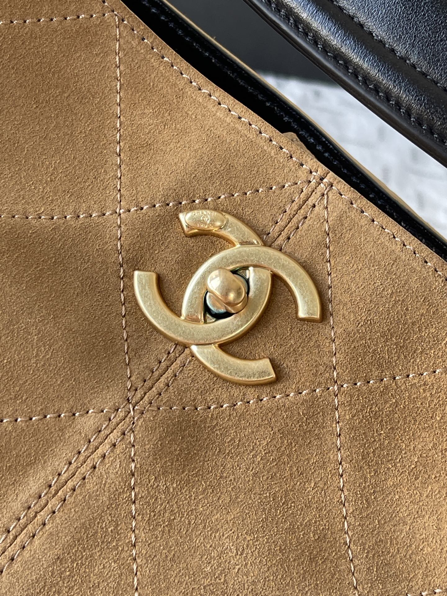 Chanel 25A Goatskin Bag - Image 6
