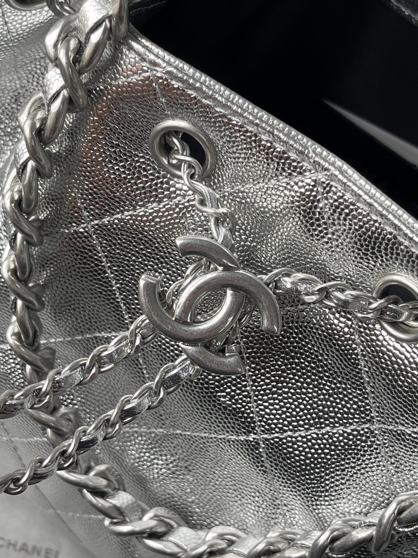 Chanel Quilted Leather Hobo Bag AS5293 - Image 6