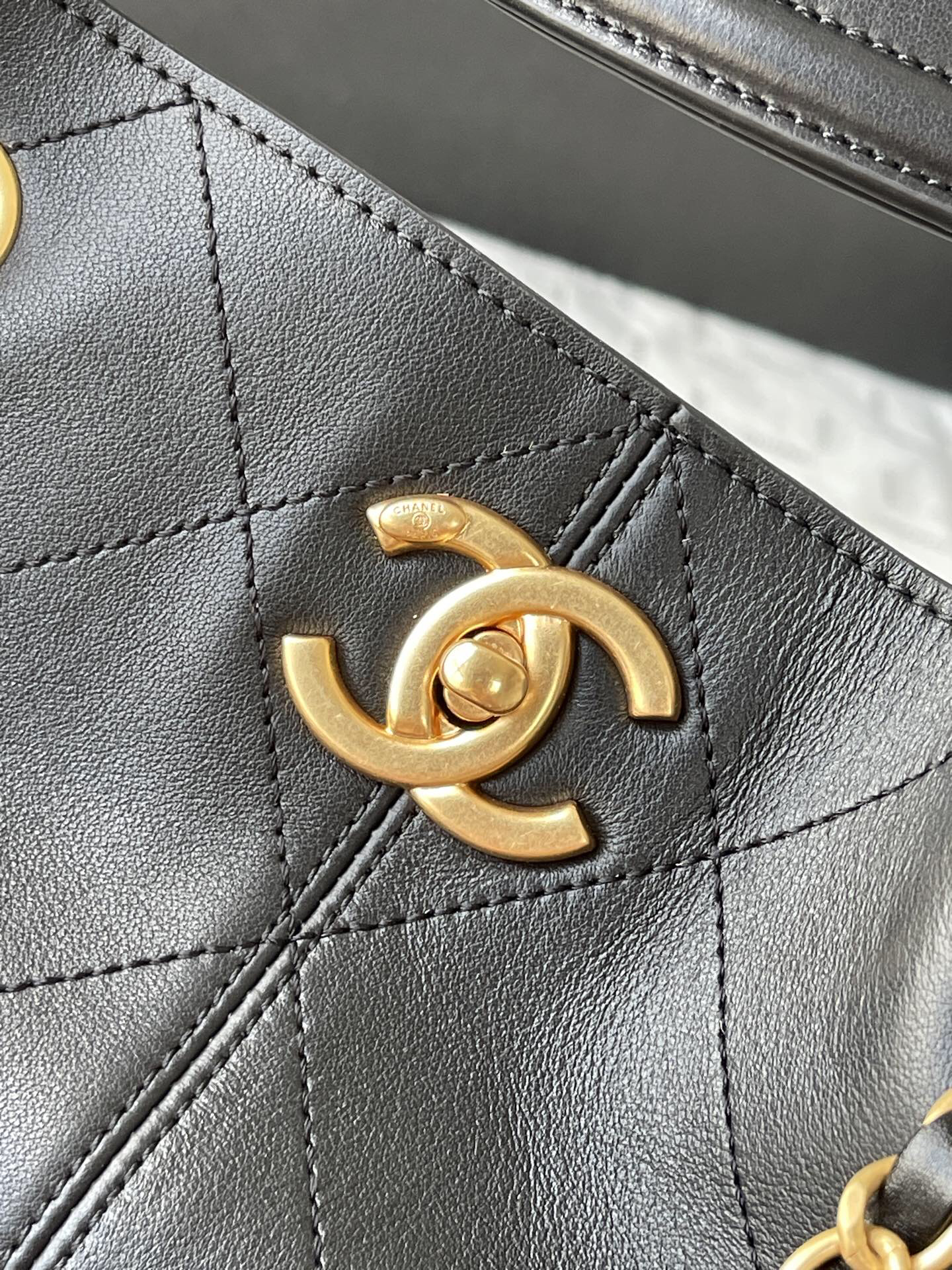 Chanel-Inspired Large Handbag with Mini Bag - Image 6