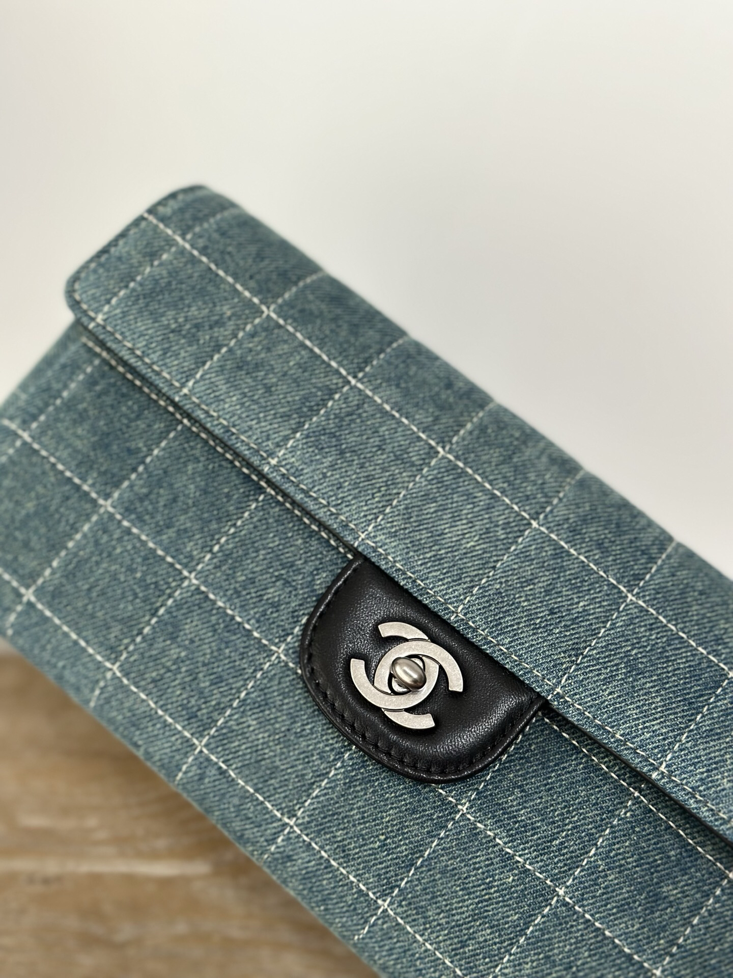 Chanel Vintage Lambskin Underarm Bag - Image 6