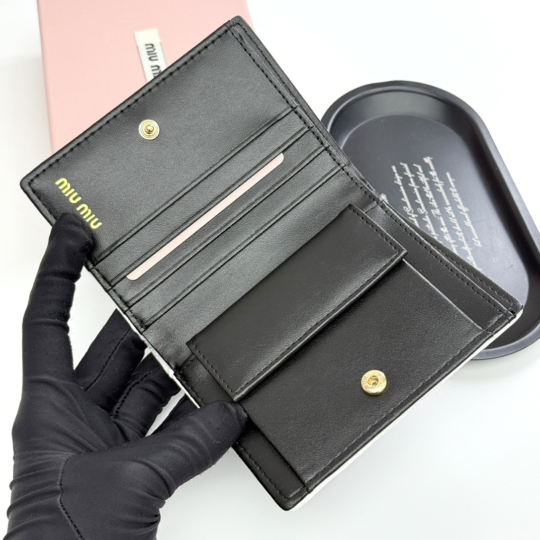 Miu Miu Leather Wallet - Image 6