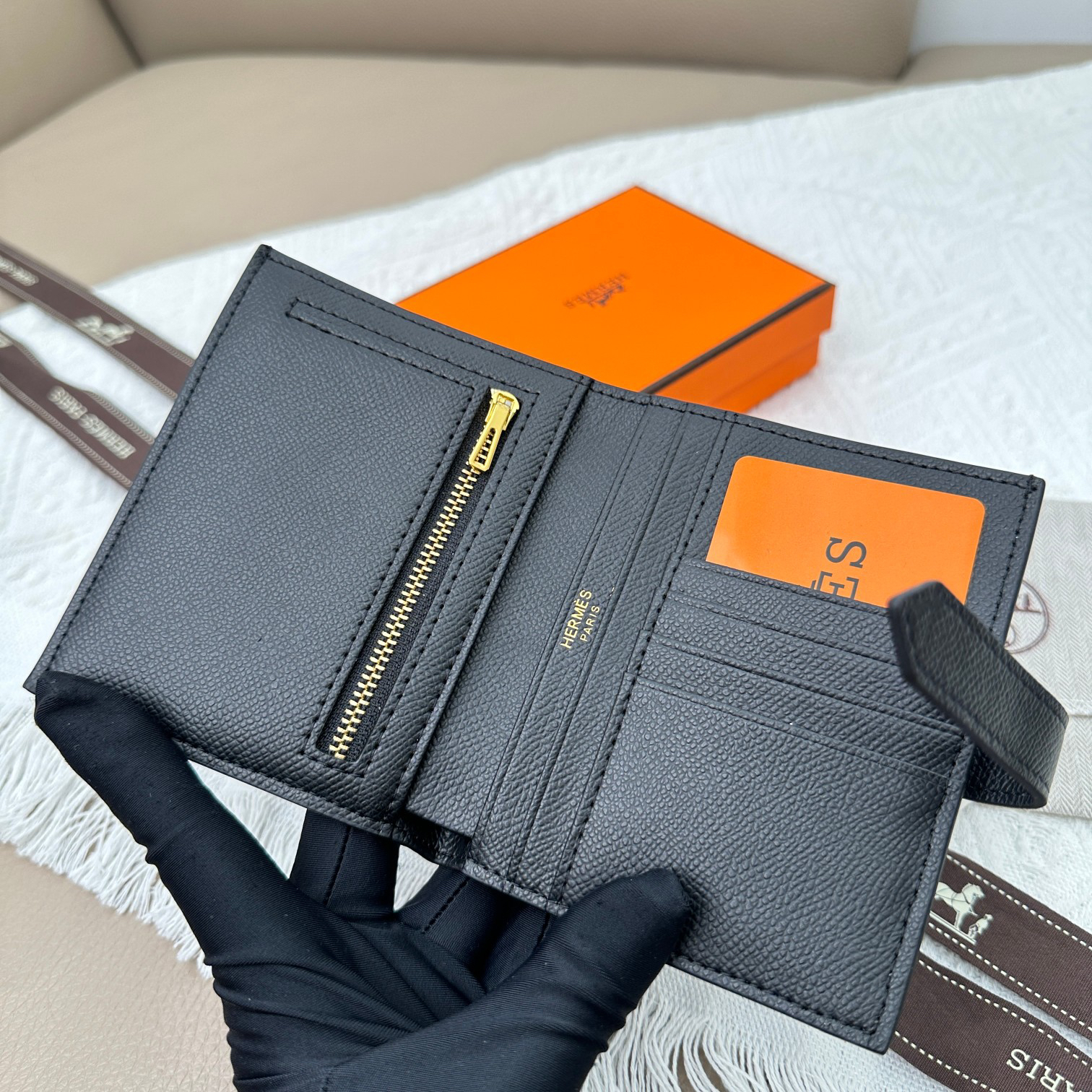 Hermes 5120 Palm-Grain Leather Wallet with Gold-Tone Clasp - Image 6