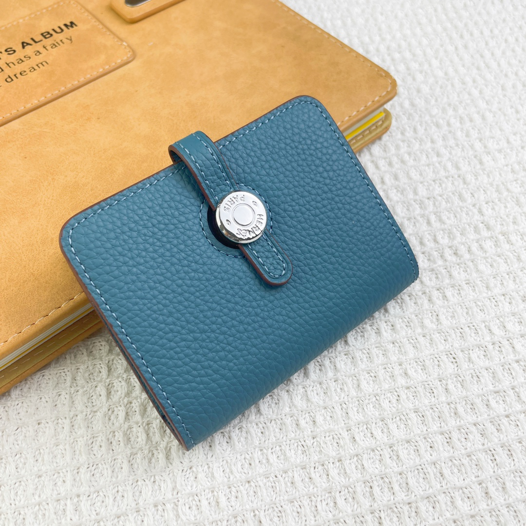Hermès Togo Leather Wallet with Silver Clasp - Image 6