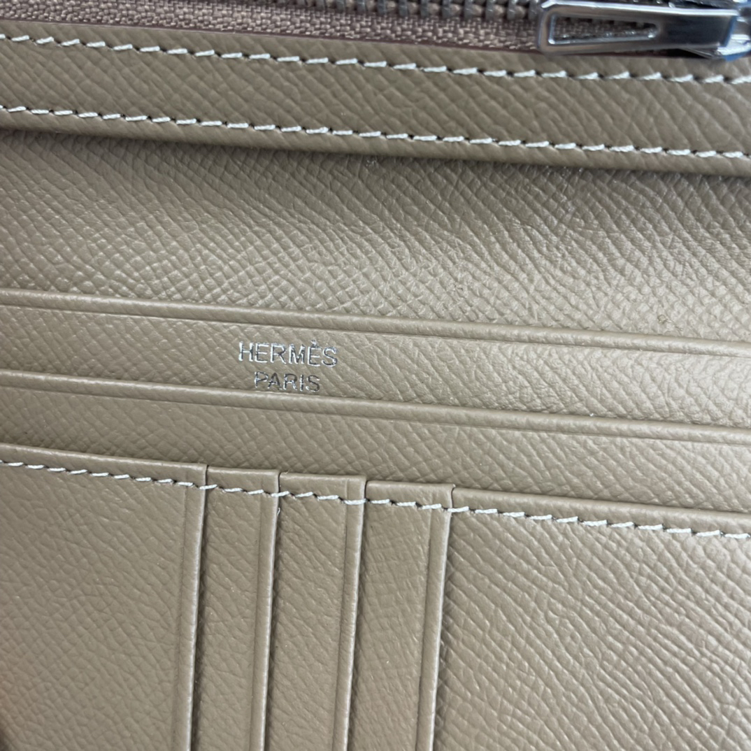 Hermès Palm-Grain Leather Wallet - Image 6