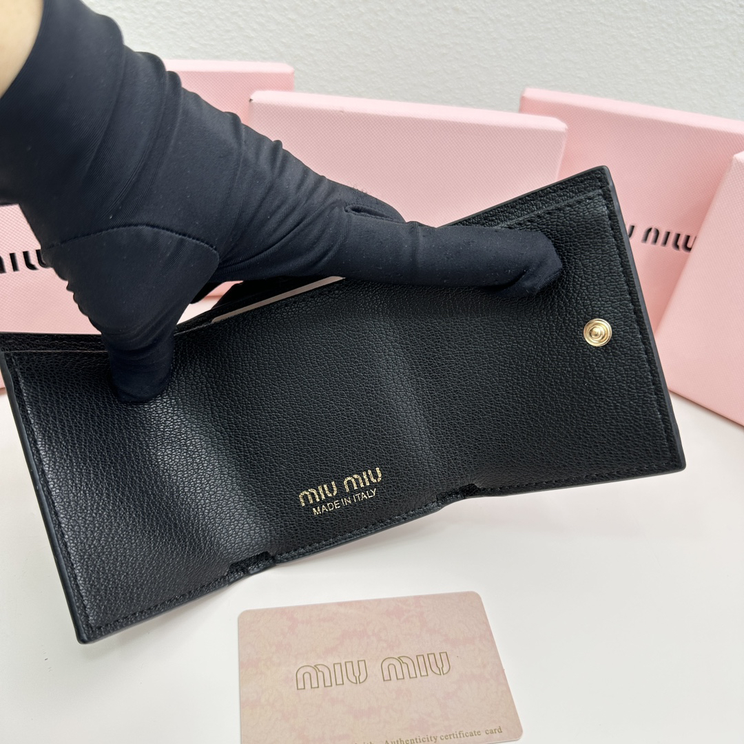 Miu Miu Leather Wallet - Image 6