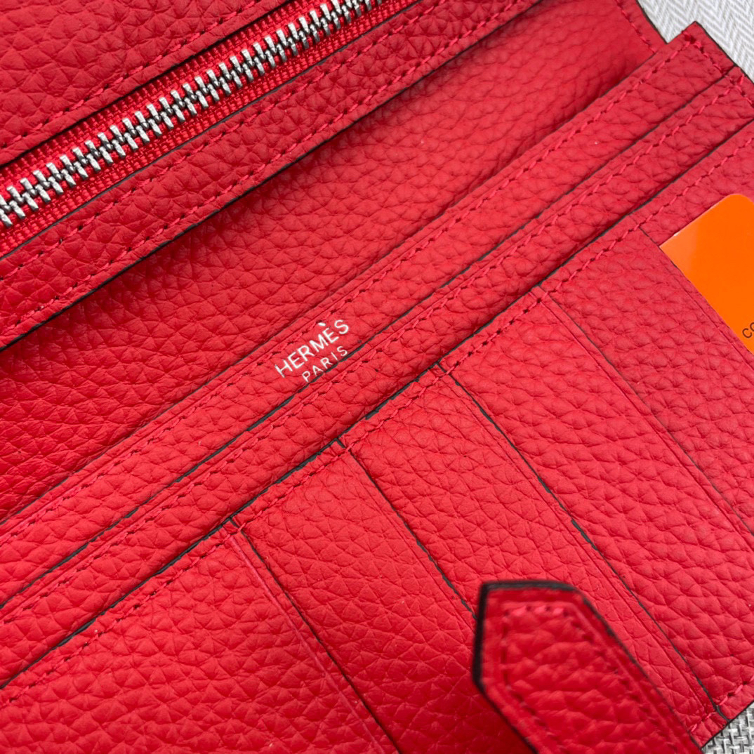 Hermès Women's Leather Zip Wallet - Image 6