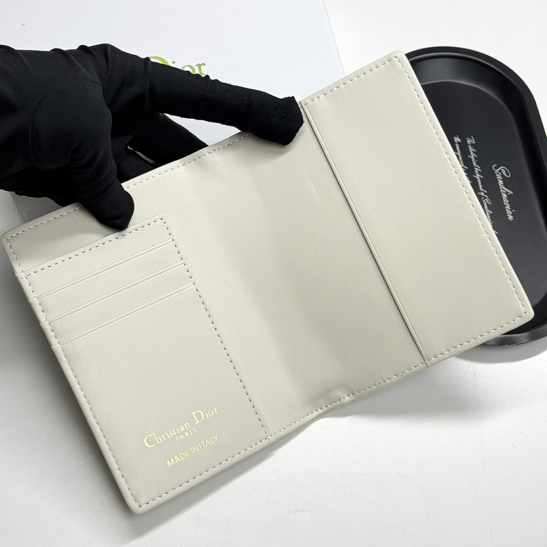 Dior 30 Montaigne Passport Holder - Image 6