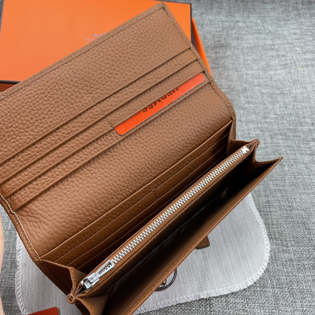 Hermes Women's Solid Color Togo Leather Bifold Wallet - Image 6